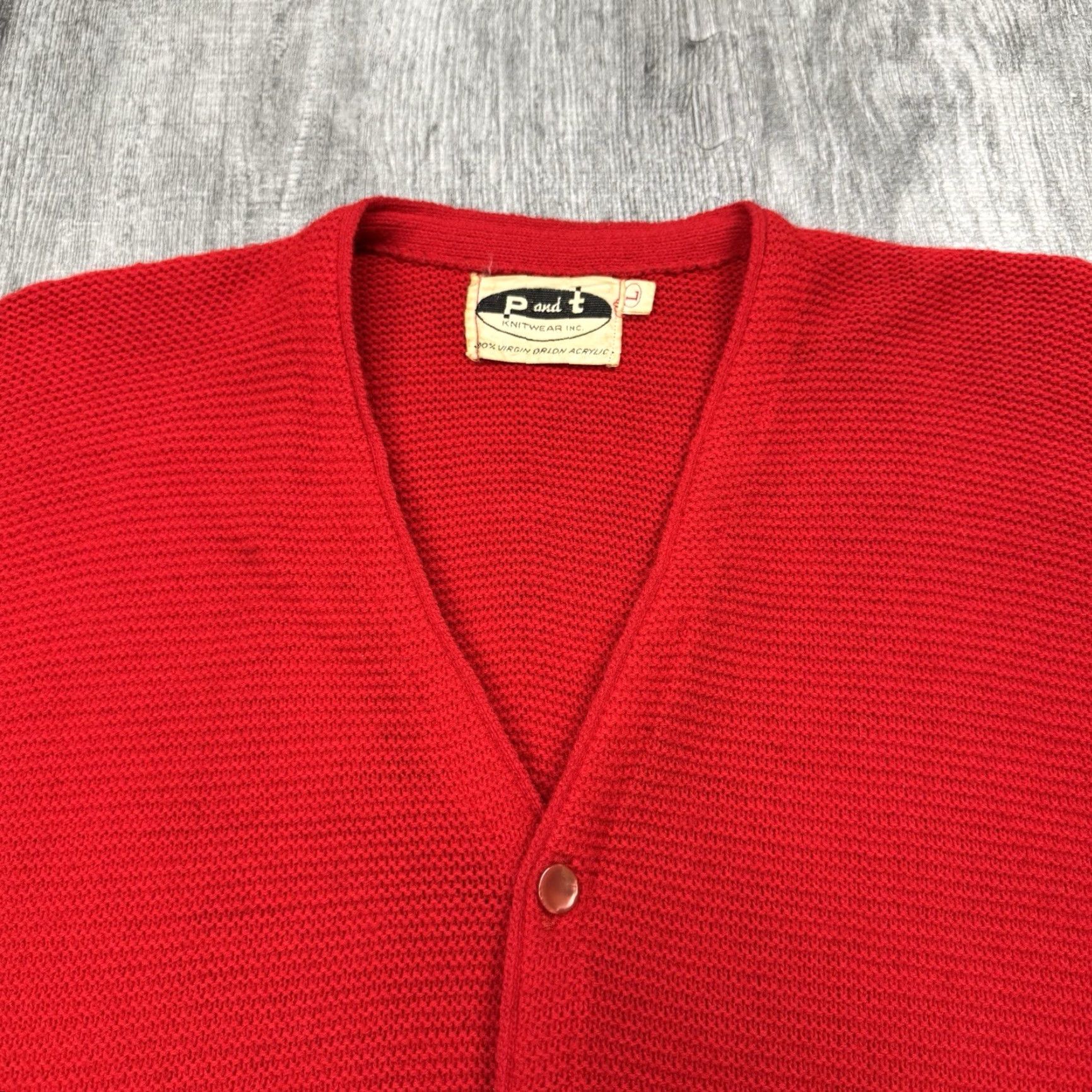 Vintage VINTAGE P & T KNITWEAR CARDIGAN Men's Large Cherry Red Knitwear with Suede Elbow Patches 50s Size US L / EU 52-54 / 3 - 2 Thumbnail