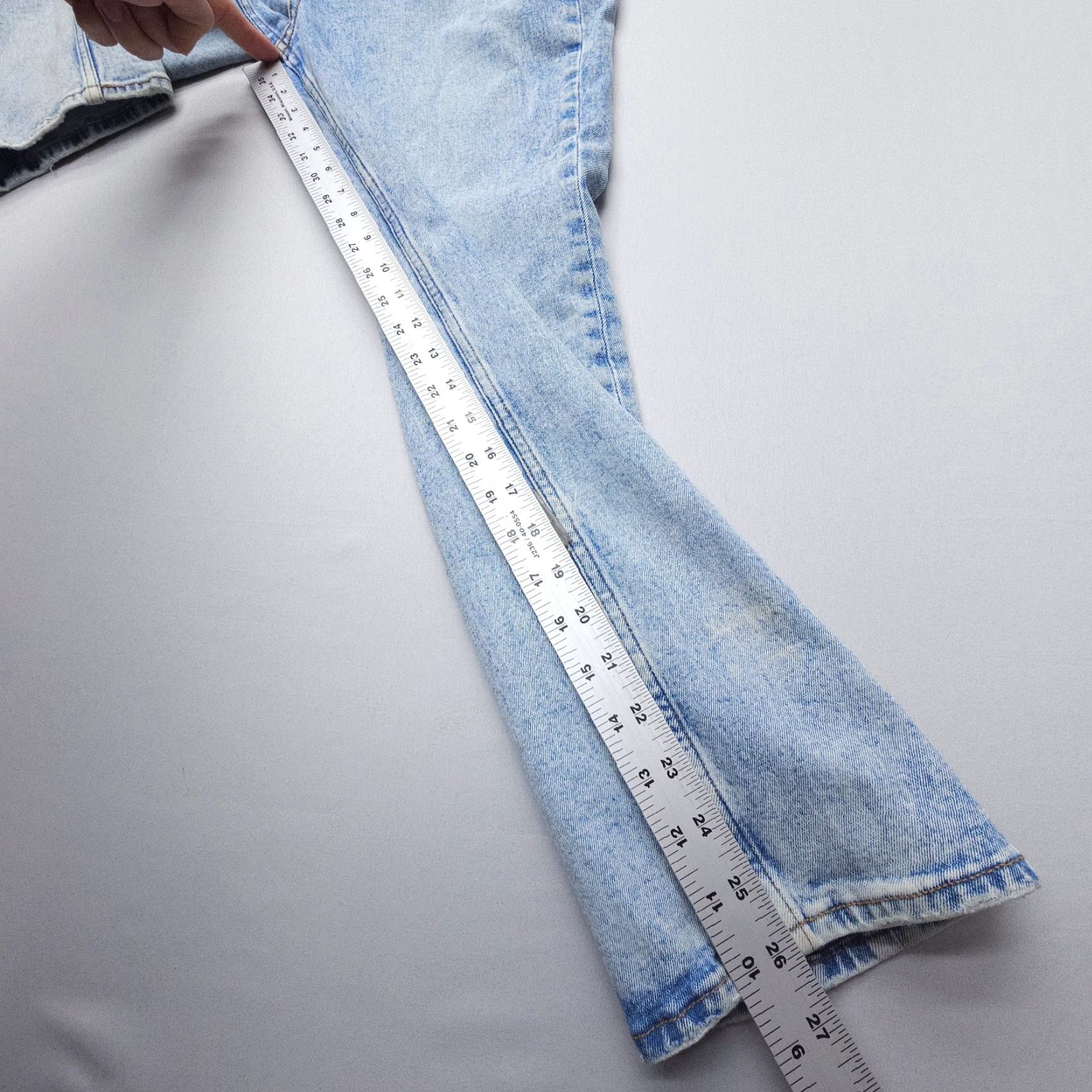 Abercrombie & Fitch Abercrombie & Fitch The Ankle Straight Ultra High Rise Jeans Size 26 Light Denim Blue 5-Pocket Womens 90s Size 26" / US 2 / IT 38 - 6 Thumbnail