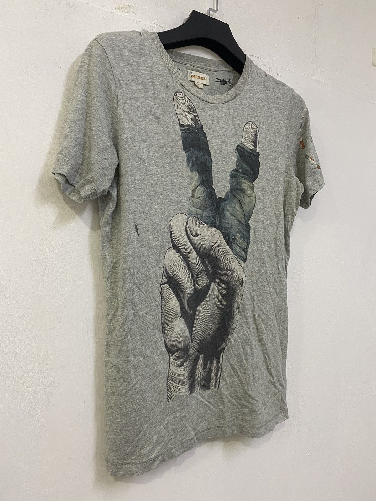 Diesel 💥VINTAGE DIESEL FINGER PEACE SIGN BIG PRINT WEARING A JEANS Size US S / EU 44-46 / 1 - 2 Thumbnail