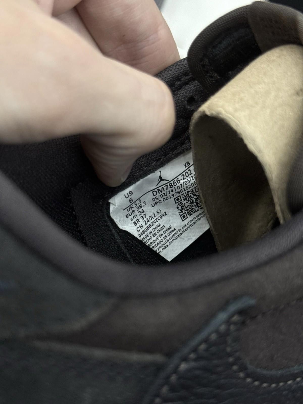 Jordan Brand Size 6 men Travis Scott x Air Jordan 1 Low 'Velvet Brown' Size US 6 / EU 39 - 10 Thumbnail