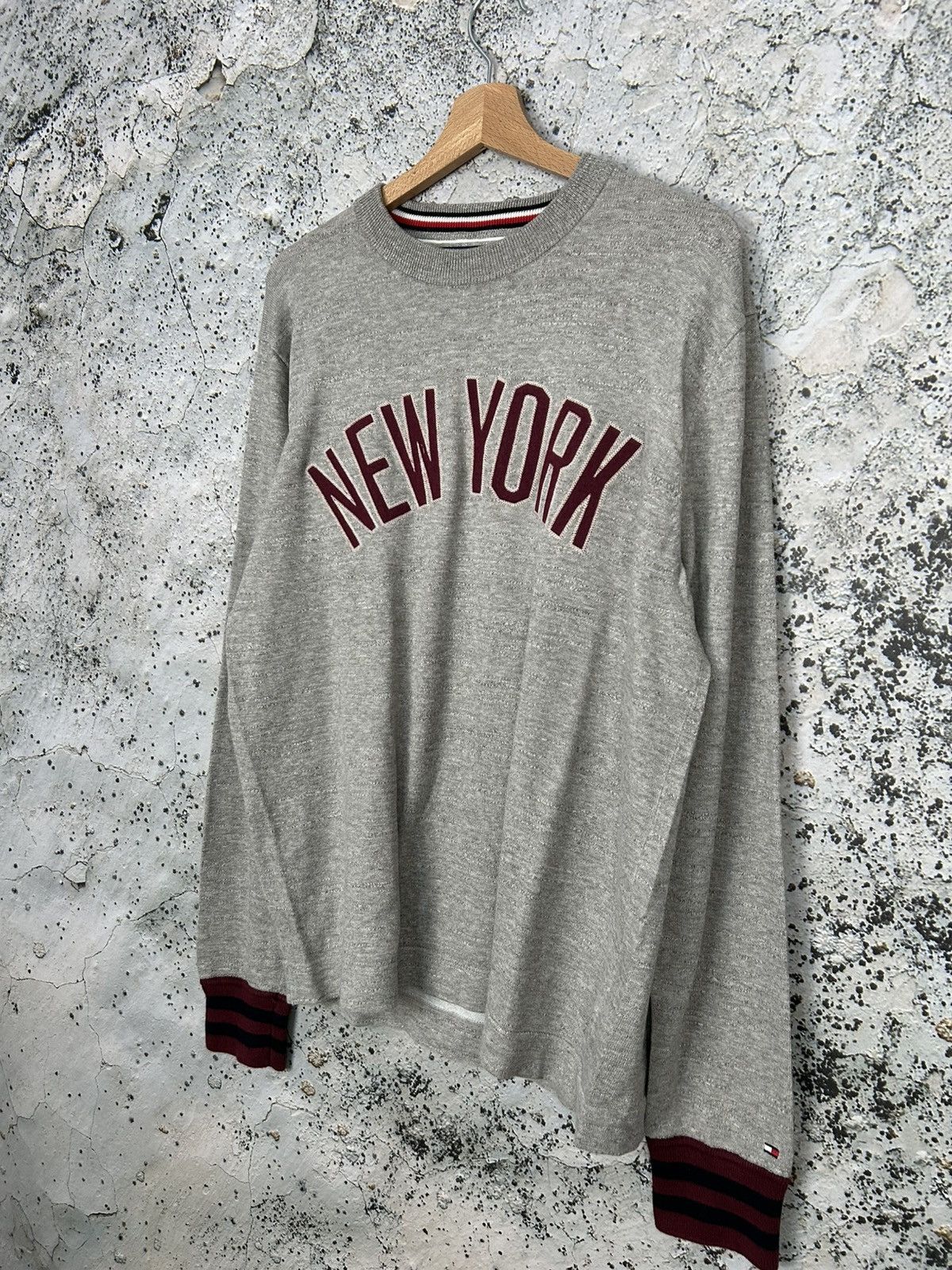 Tommy Hilfiger Tommy Hilfiger Grey Spellout Sweater Streetwear Size US XL / EU 56 / 4 - 2 Thumbnail