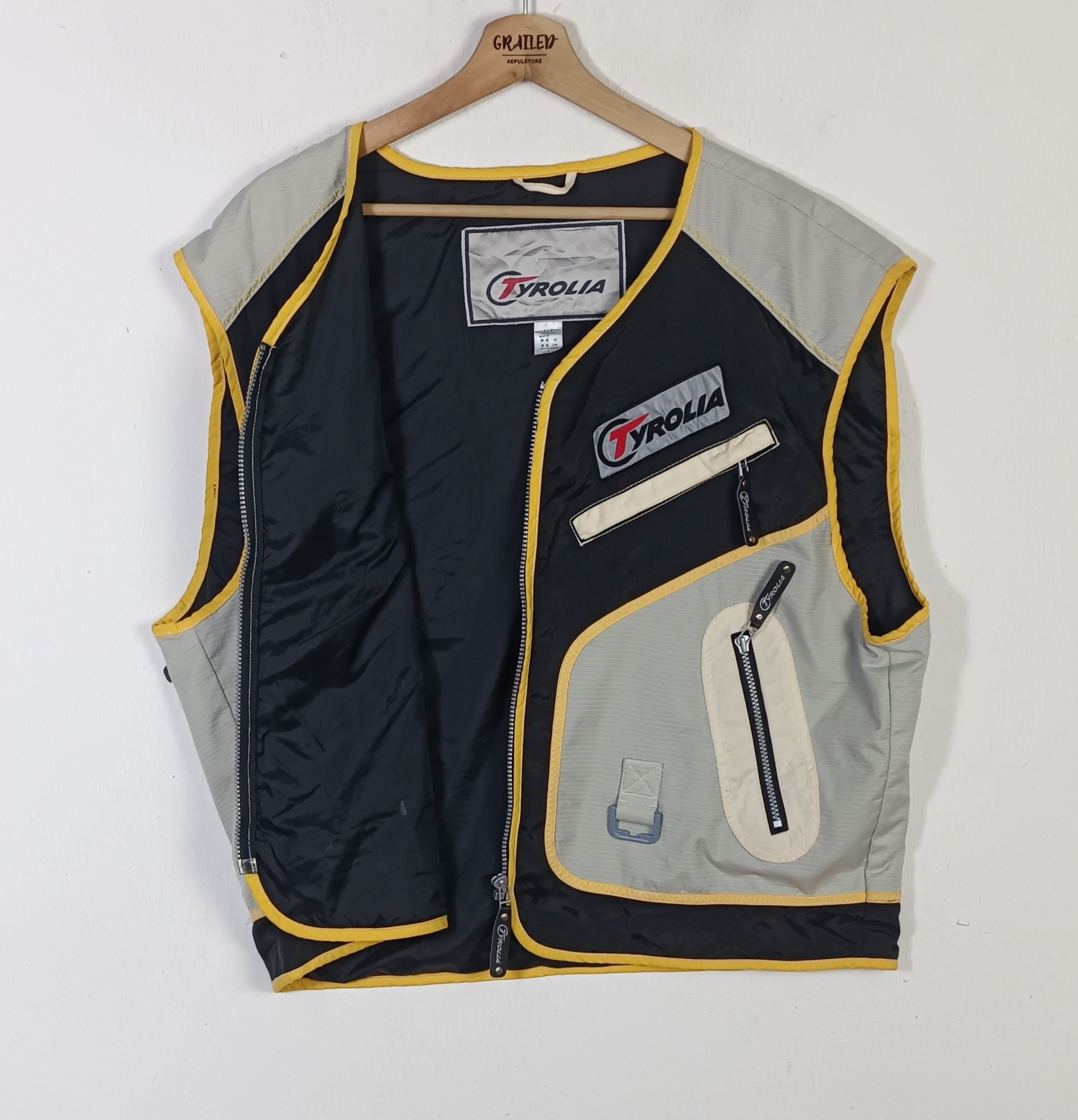 Japanese Brand Tyrolla Fishing Vest Tactical Pocket Size US XXL / EU 58 / 5 - 3 Thumbnail