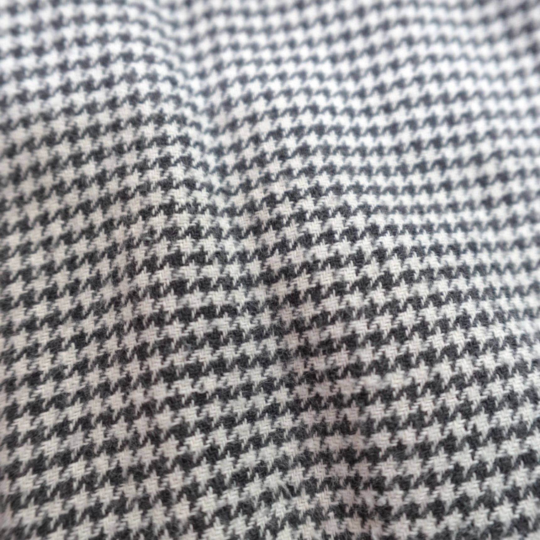 Banana Republic VINTAGE Banana Republic Board Shirt XL Gray Houndstooth Flannel Shirt Mens Board Shirt Gray XL Flannel Vintage Banana Republic Mens Shirt Size US XL / EU 56 / 4 - 2 Thumbnail