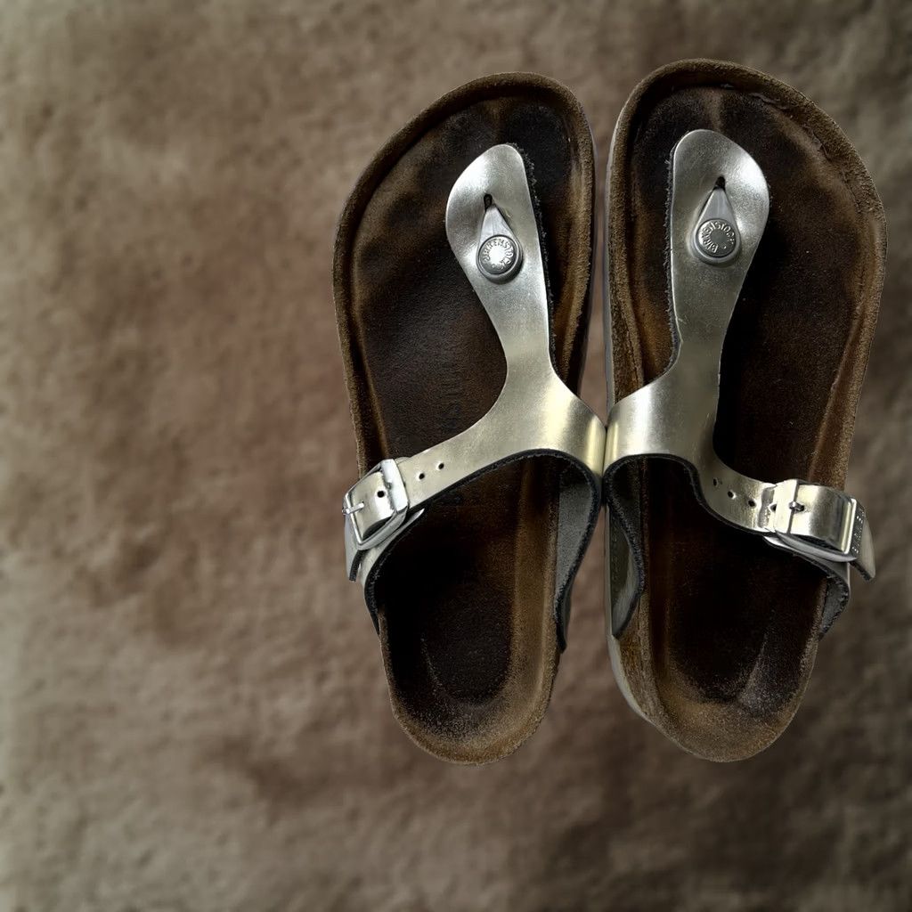 Birkenstock Birkenstock Gizeh Sandal Metallic Silver Gray Thong T Strap Women EU 36 US L 5 Size US 5 / IT 35 - 1 Thumbnail