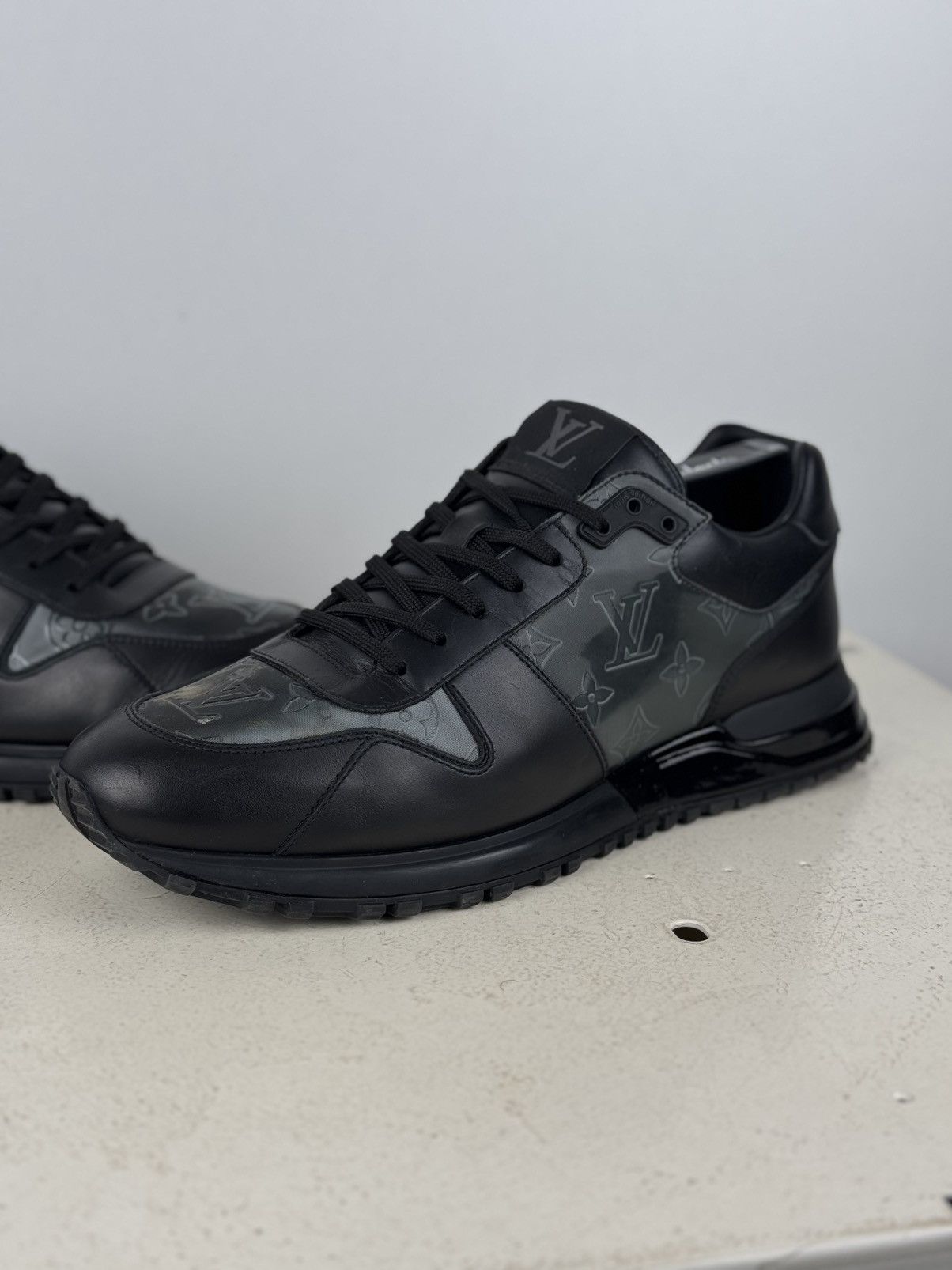 Louis Vuitton Louis Vuitton sneakers in excellent condition, sizes 9-10 Size US 10 / EU 43 - 2 Thumbnail