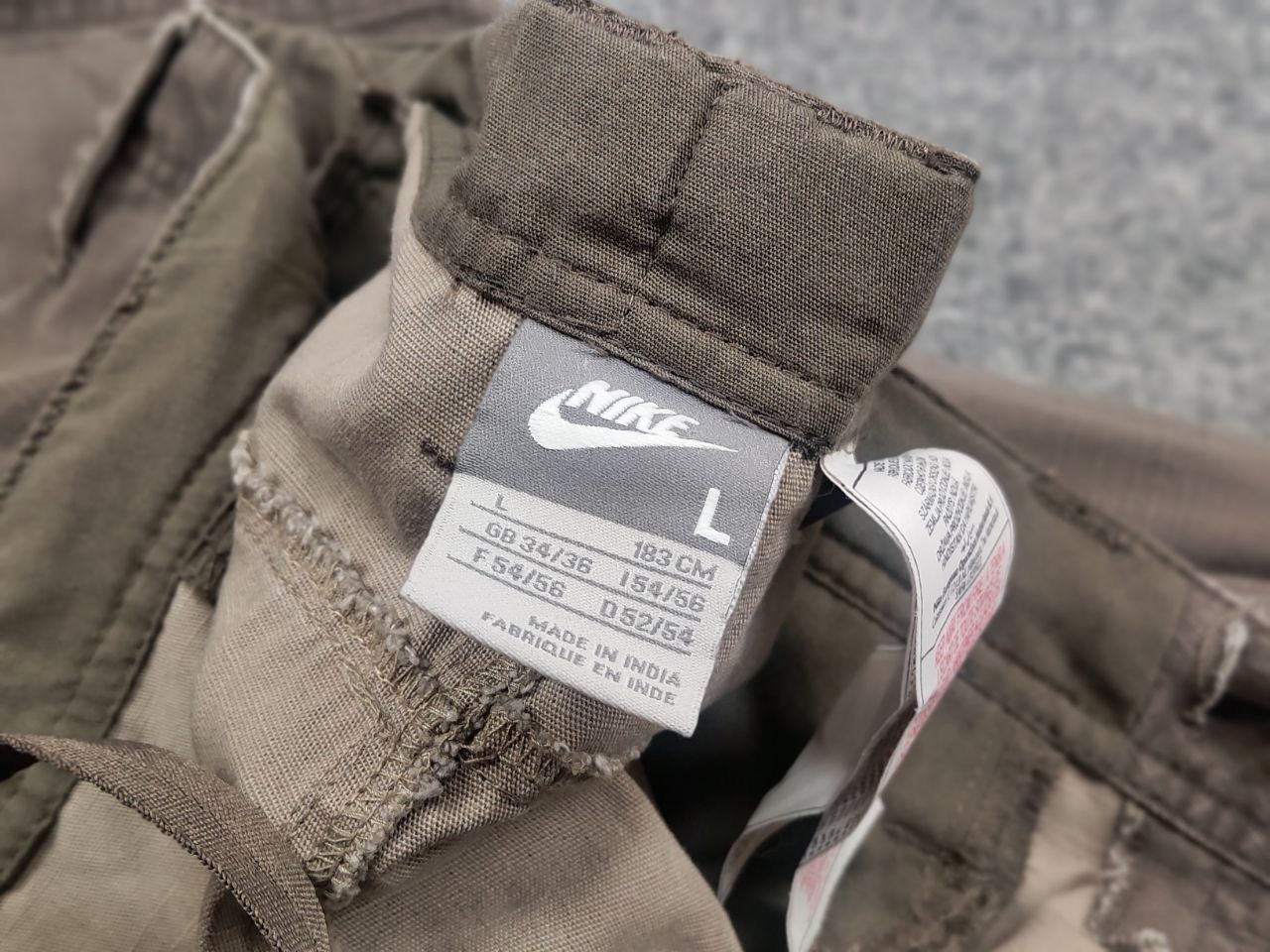 Nike Vintage Nike Cargo Canvas Baggy Beige Logo Shorts Y2K Style Size US 34 / EU 50 - 15 Thumbnail