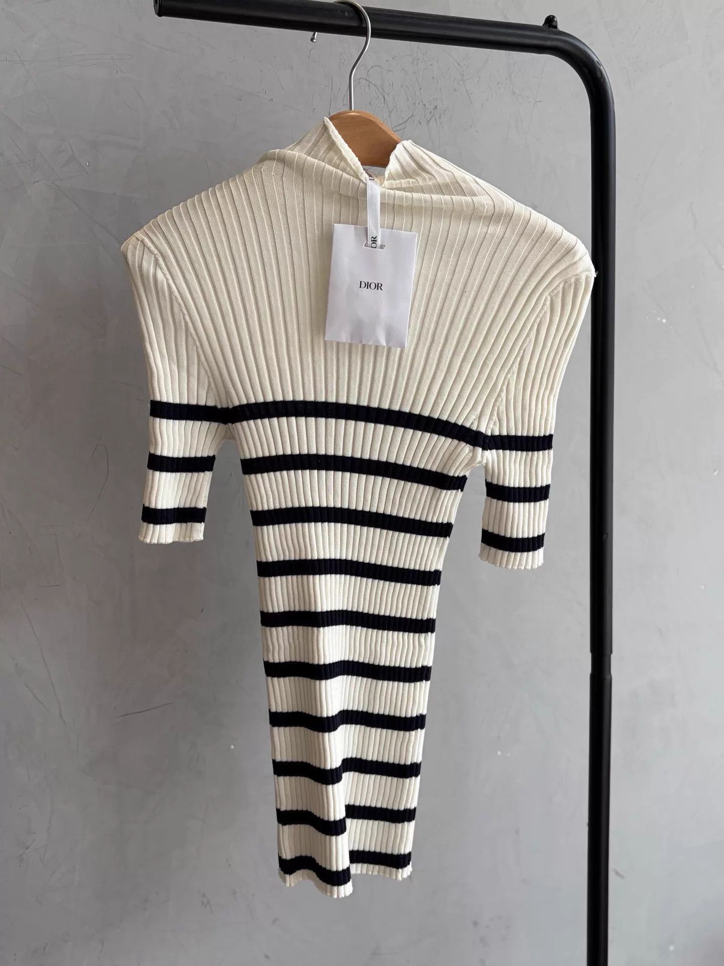 Dior Dior Ivory CD Logo Knit Short Sleeve Tee 36 NWOT Size XS / US 0-2 / IT 36-38 - 3 Thumbnail
