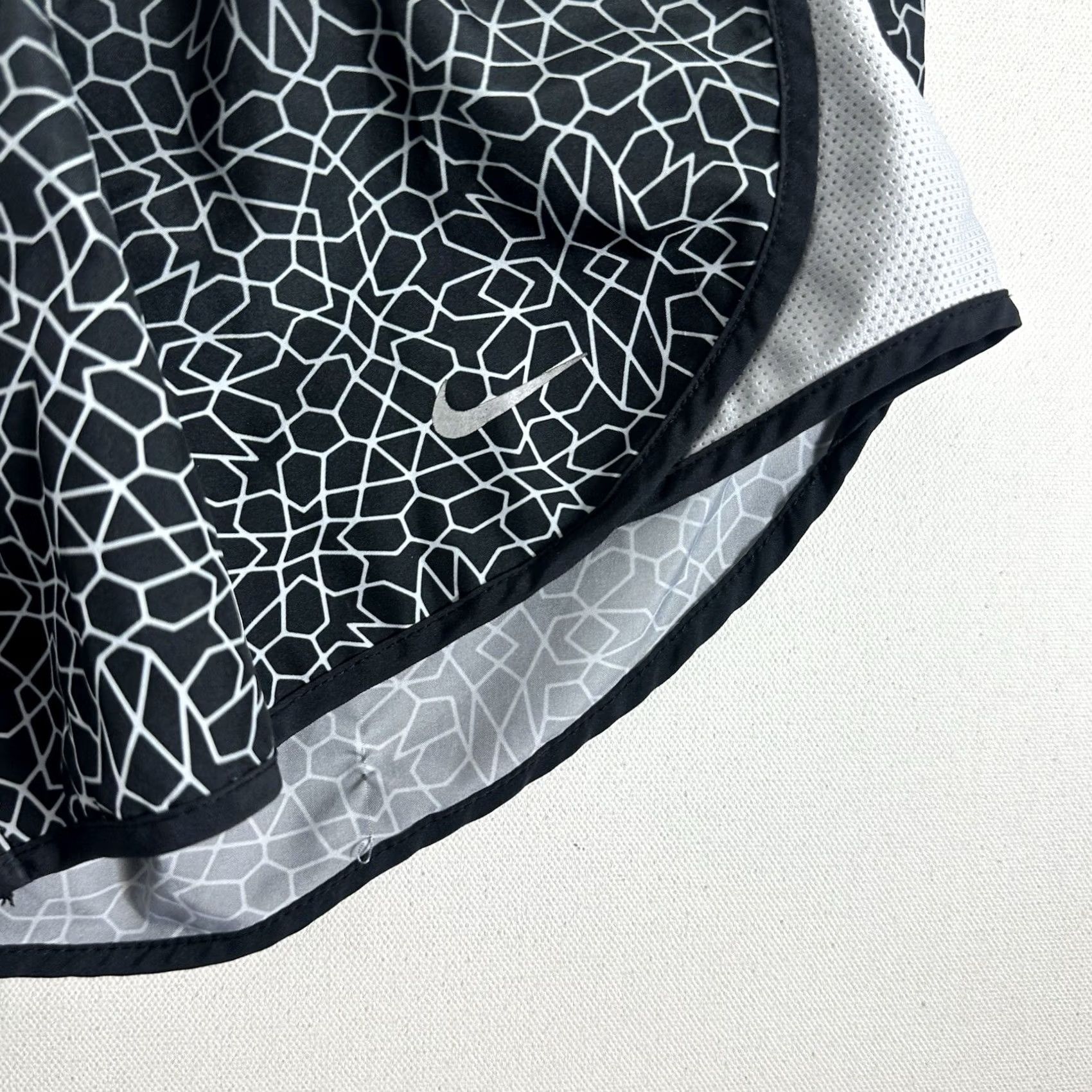 Nike Nike Womens Starglass Print Athletic Shorts Black Size Small Size 28" / US 6 / IT 42 - 3 Thumbnail