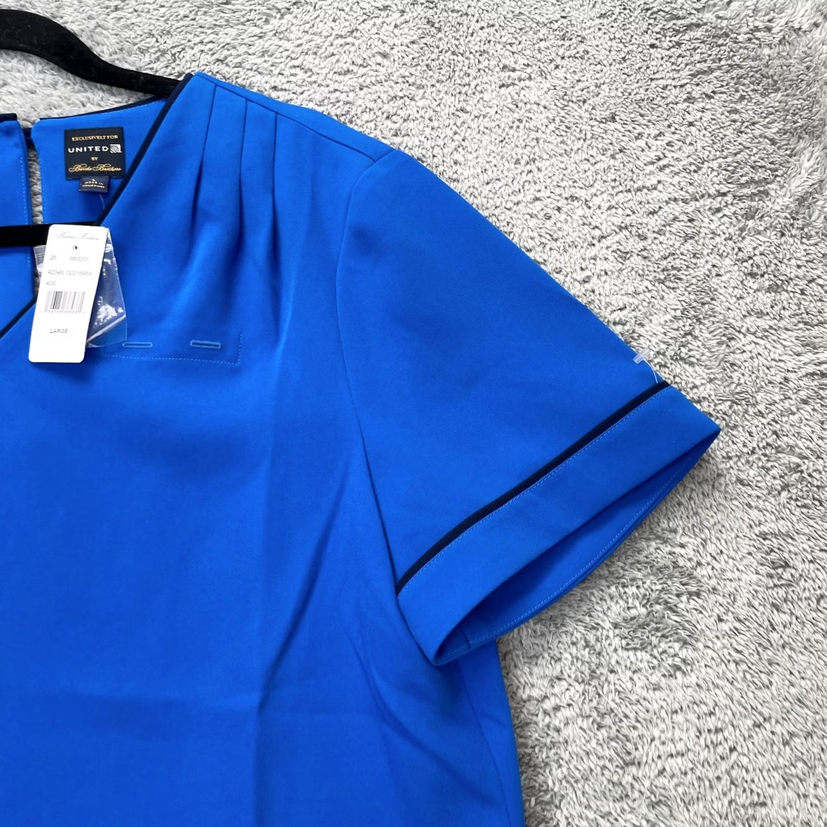Brooks Brothers Brooks Brothers Top Womens L Blue United Airlines Flight Attendant Employee Shirt Blouse Short Sleeve V-Neck Buttonwork Pleated Size L / US 10 / IT 46 - 5 Thumbnail