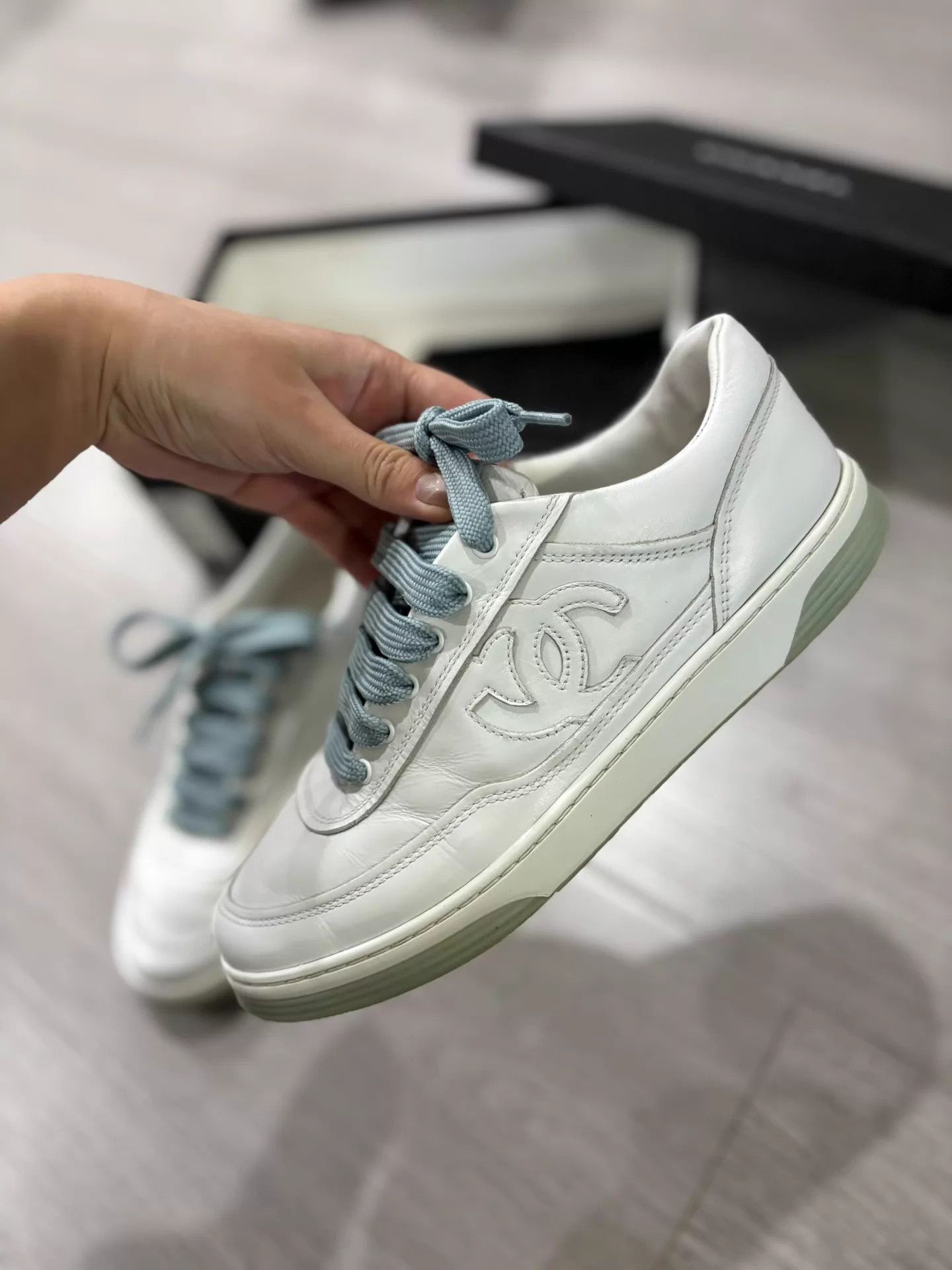 Chanel Chanel CC logo leather sneakers 99 new with box EUR 36.5 Size US 6 / IT 36 - 2 Thumbnail