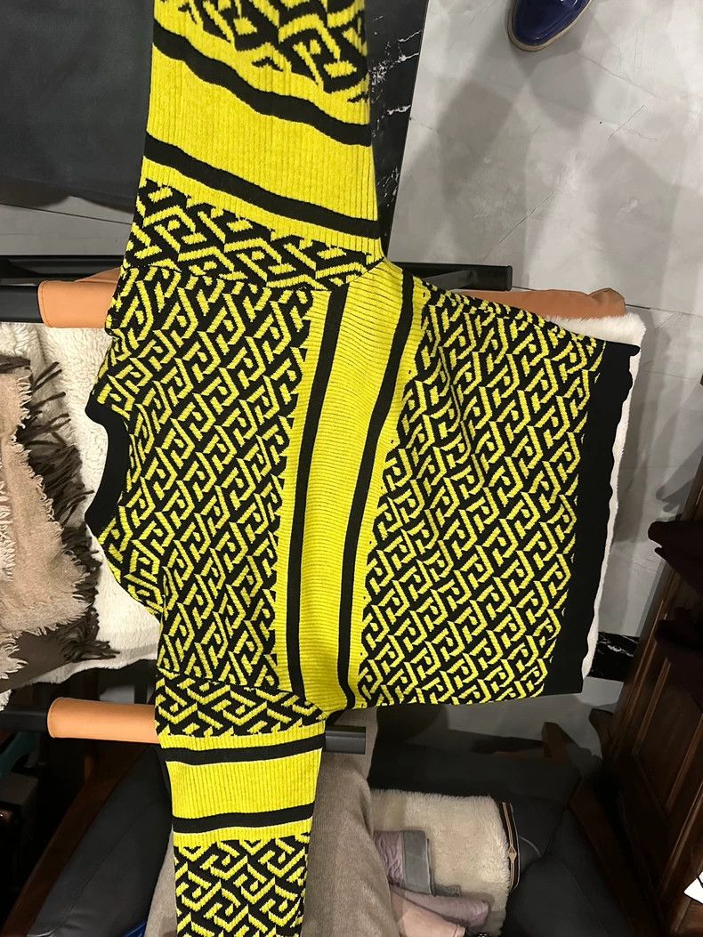 Versace Versace Yellow and black with a classic sweater Size US XL / EU 56 / 4 - 4 Thumbnail