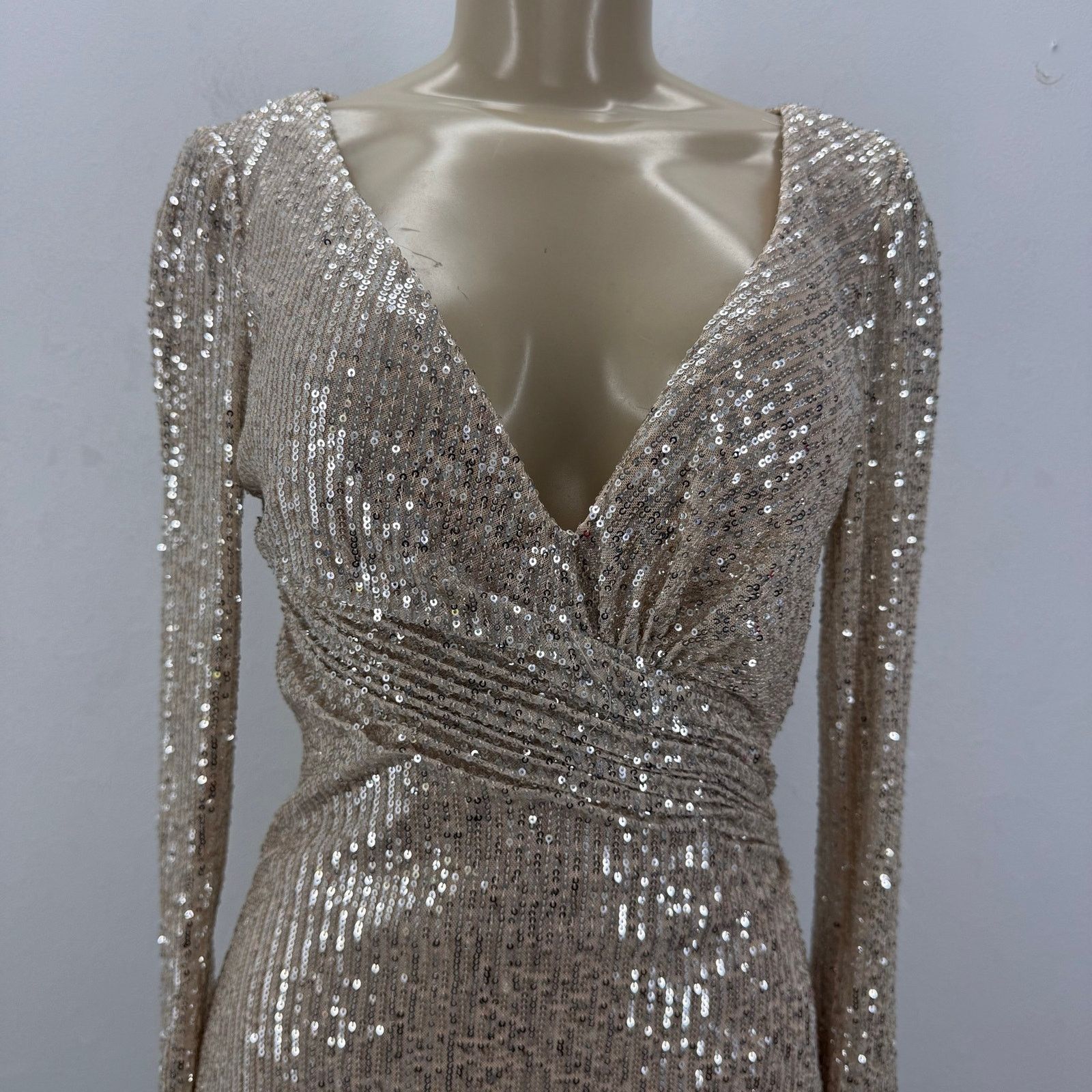 Mac Duggal Mac Duggal Silver Sequin Ruched Long Sleeve Column Gown US 4 Size S / US 4 / IT 40 - 4 Thumbnail