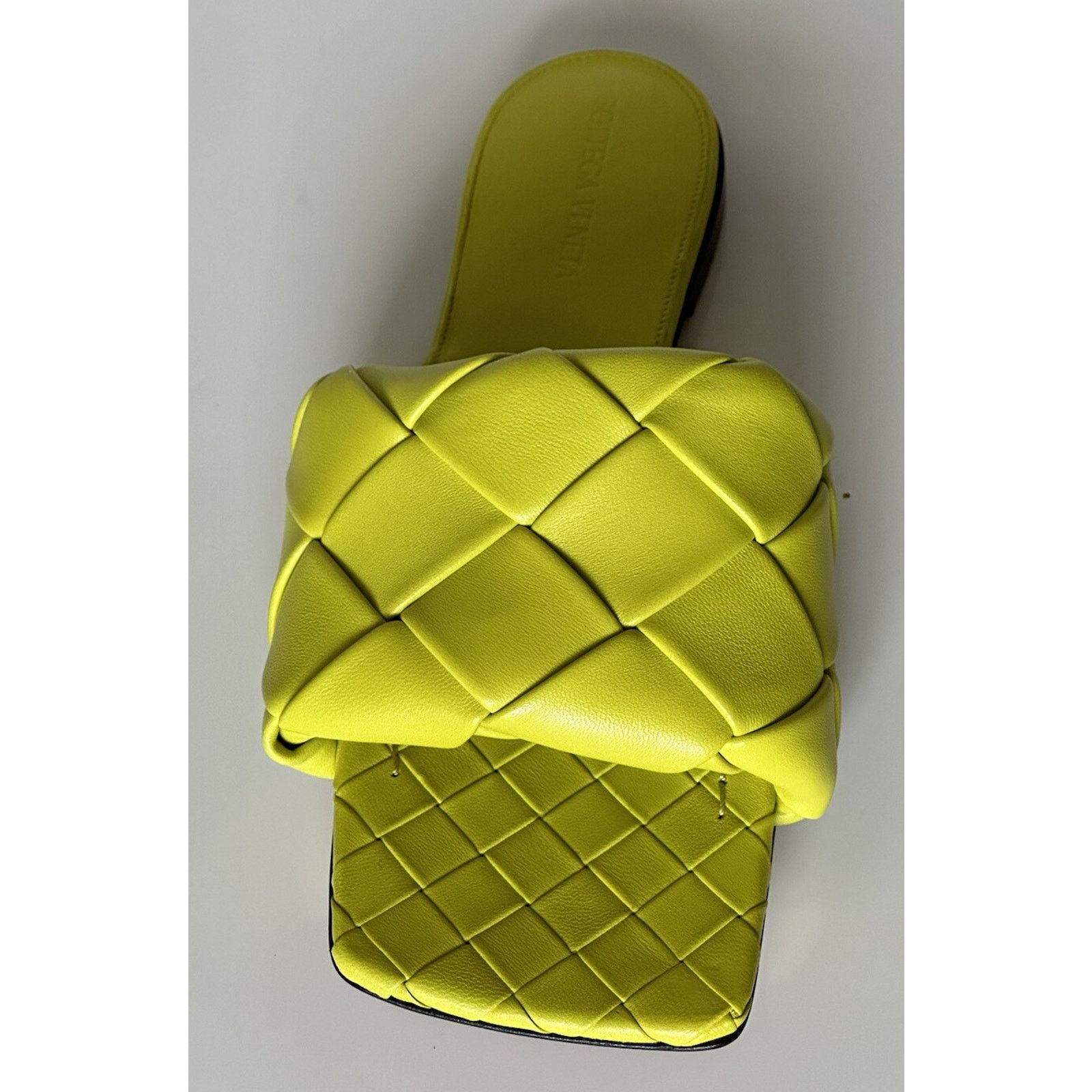 Bottega Veneta Bottega Veneta Yellow Lemon Flat Sandals 7 US (37) 608853 Size US 7 / IT 37 - 5 Thumbnail