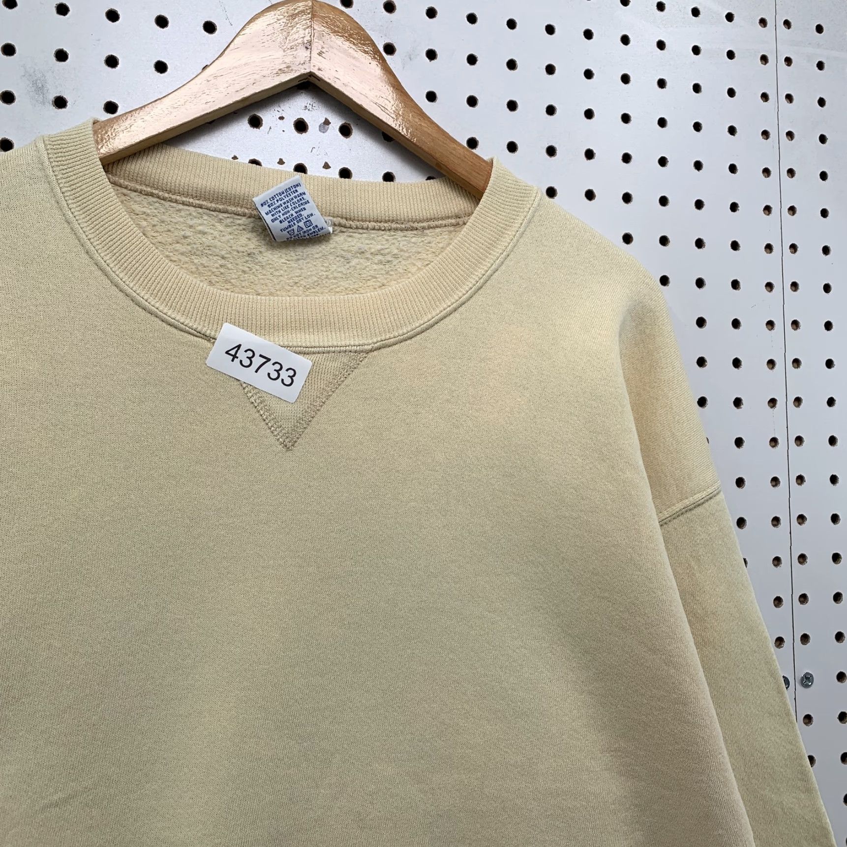 Russell Athletic VINTAGE Russell Athletic Sweatshirt Crewneck Mens L Beige 90s Long Sleeve Shirt Mens Beige 90s Russell Athletic Crewneck Sweatshirt Size US L / EU 52-54 / 3 - 5 Thumbnail