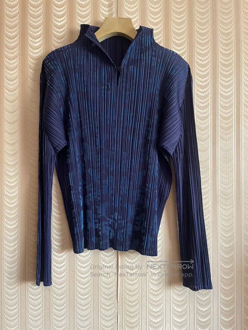 Issey Miyake Issey Miyake Blue Flocked Velvet Pleated Long Sleeve T-shi Size L / US 10 / IT 46 - 1 Thumbnail