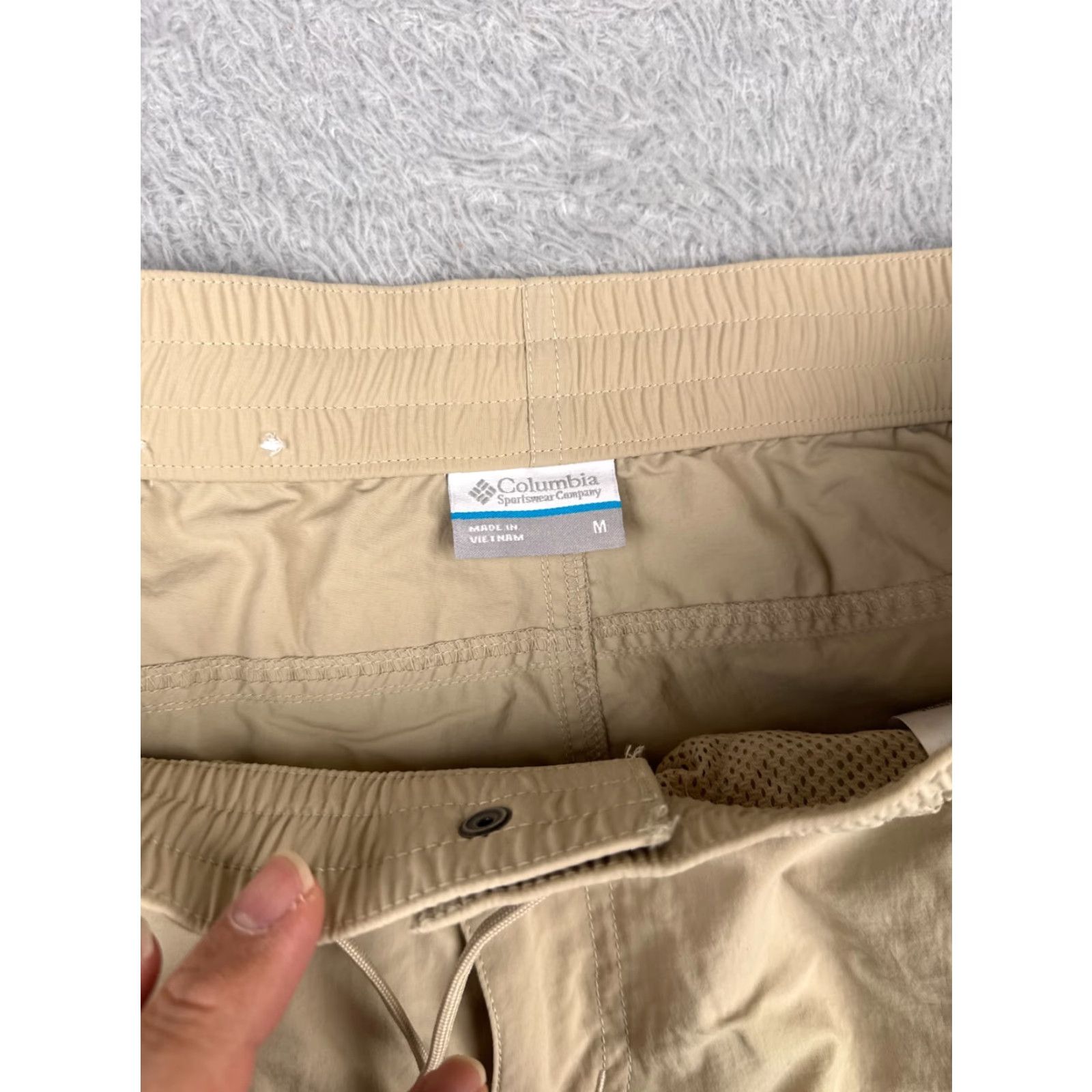 Vintage Columbia Shorts Women Medium Beige Cargo Elastic Waist 100% Nylon Shell 34x5.5 Size 32" / US 10 / IT 46 - 7 Thumbnail