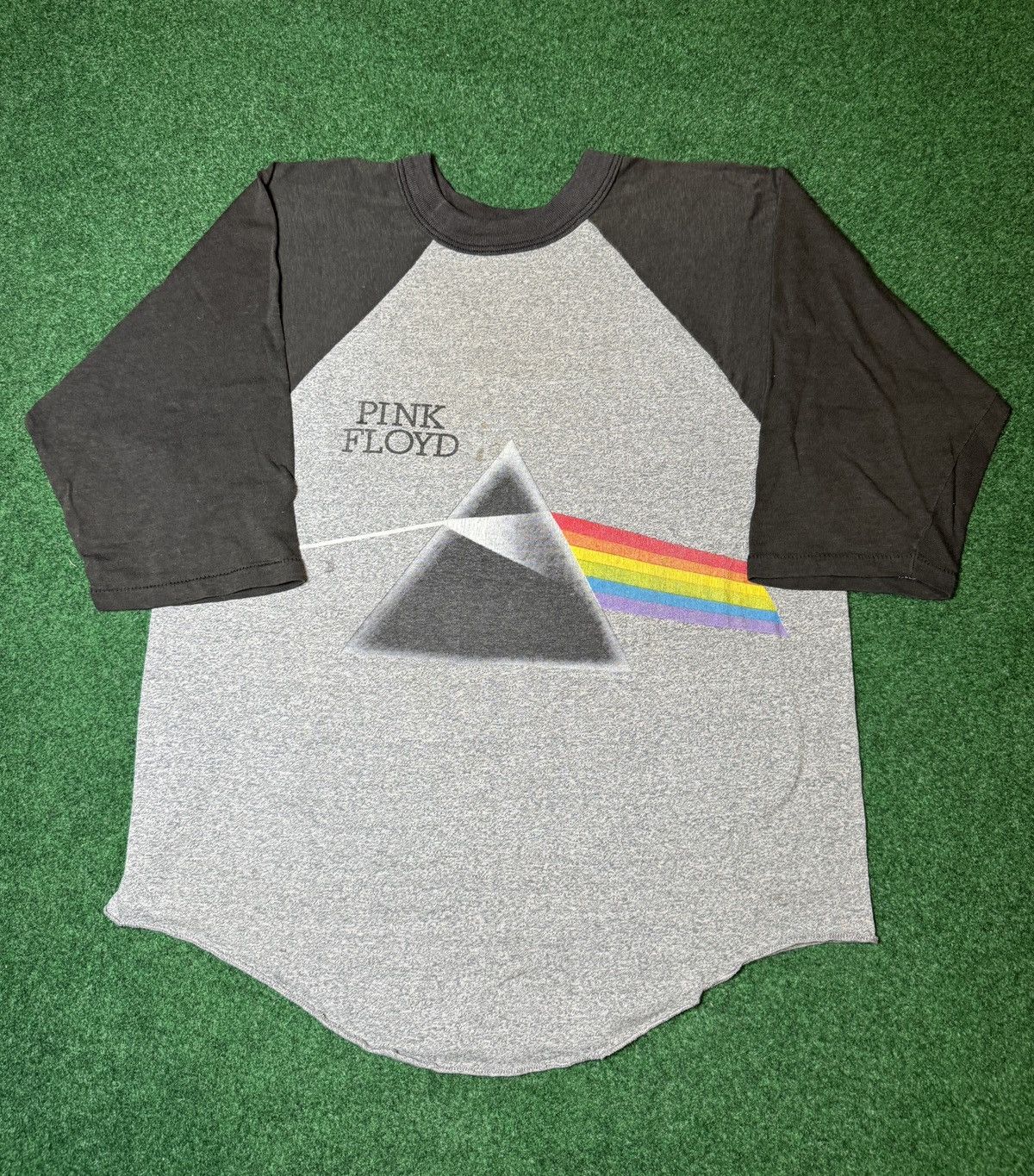 Band Tees × Signal Sport × Vintage Vintage 80s Pink Floyd RARE Dark Side Moon Raglan T Shirt Size US M / EU 48-50 / 2 - 1 Thumbnail