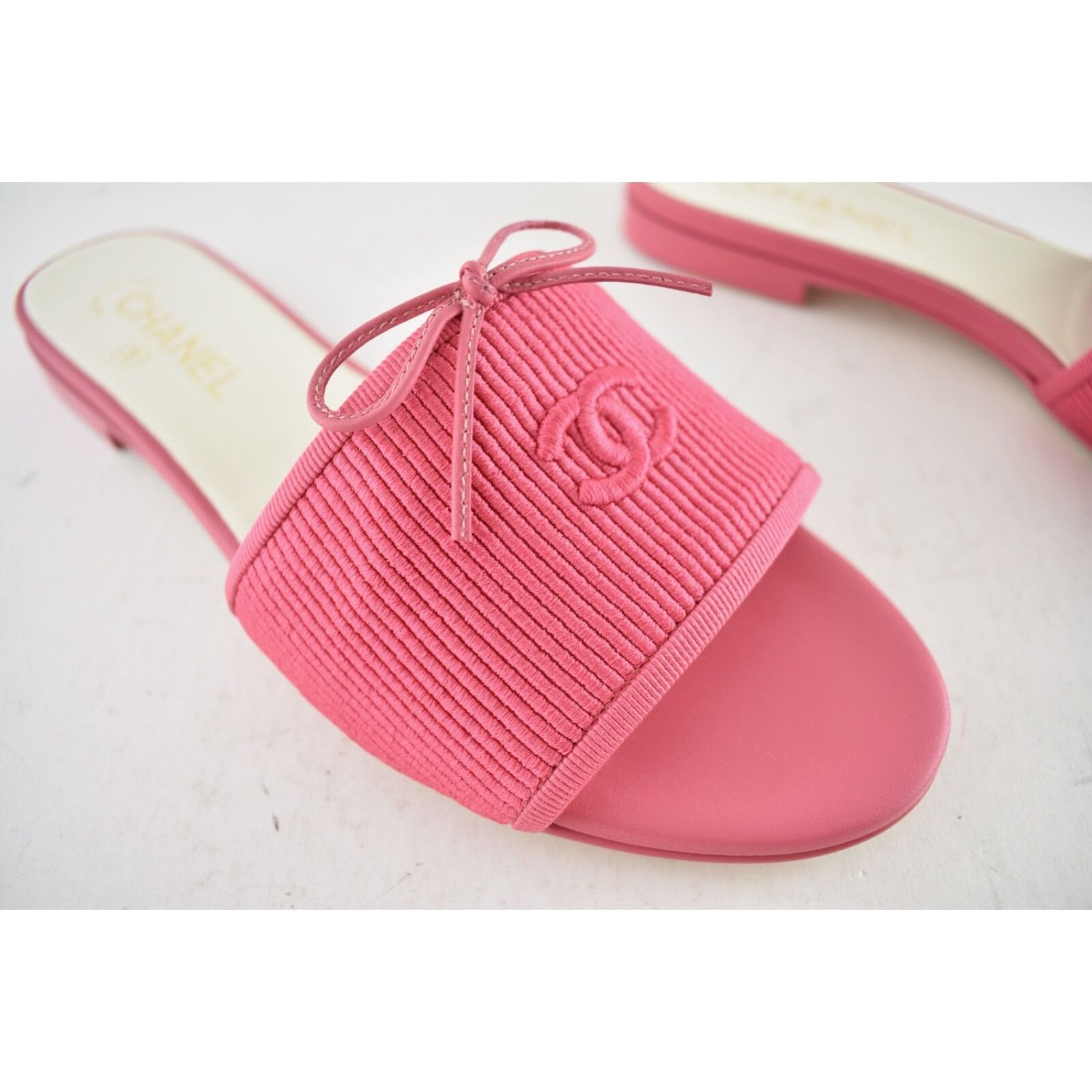 Chanel Chanel 24P Dark Pink Embroidered CC Logo Bow Tie Mule Size US 10 / IT 40 - 6 Thumbnail
