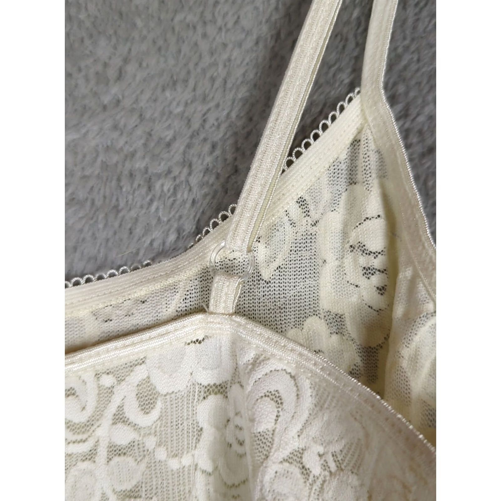 Vintage VINTAGE Morgan Taylor Lace Camisole Tank Top Womens L Ivory 90s Coquette Feminine Sleeveless Spaghetti Strap Nylon Spandex Round Neck Tank Top Size L / US 10 / IT 46 - 4 Thumbnail