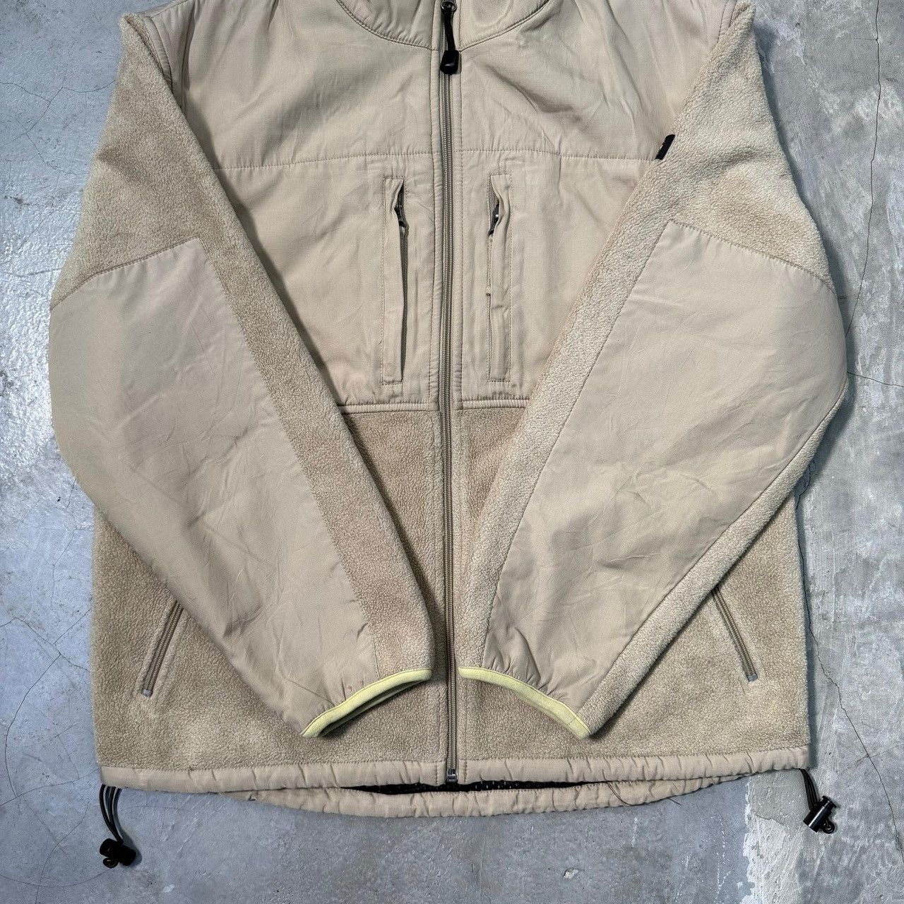 United Colors Of Benetton BENETTON Formula 1 Team Fleece Jacket Beige 2000s Motorsport Size US M / EU 48-50 / 2 - 4 Thumbnail