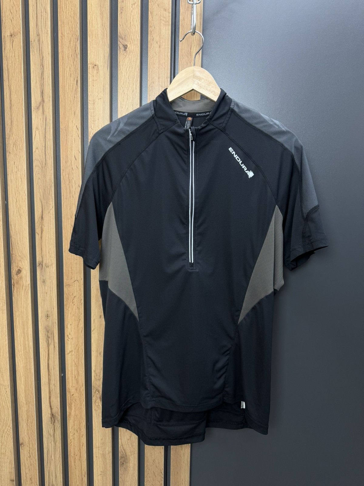 Other Endura Cycling Jersey Half Zip Black Grey Size M Size US M / EU 48-50 / 2 - 1 Thumbnail