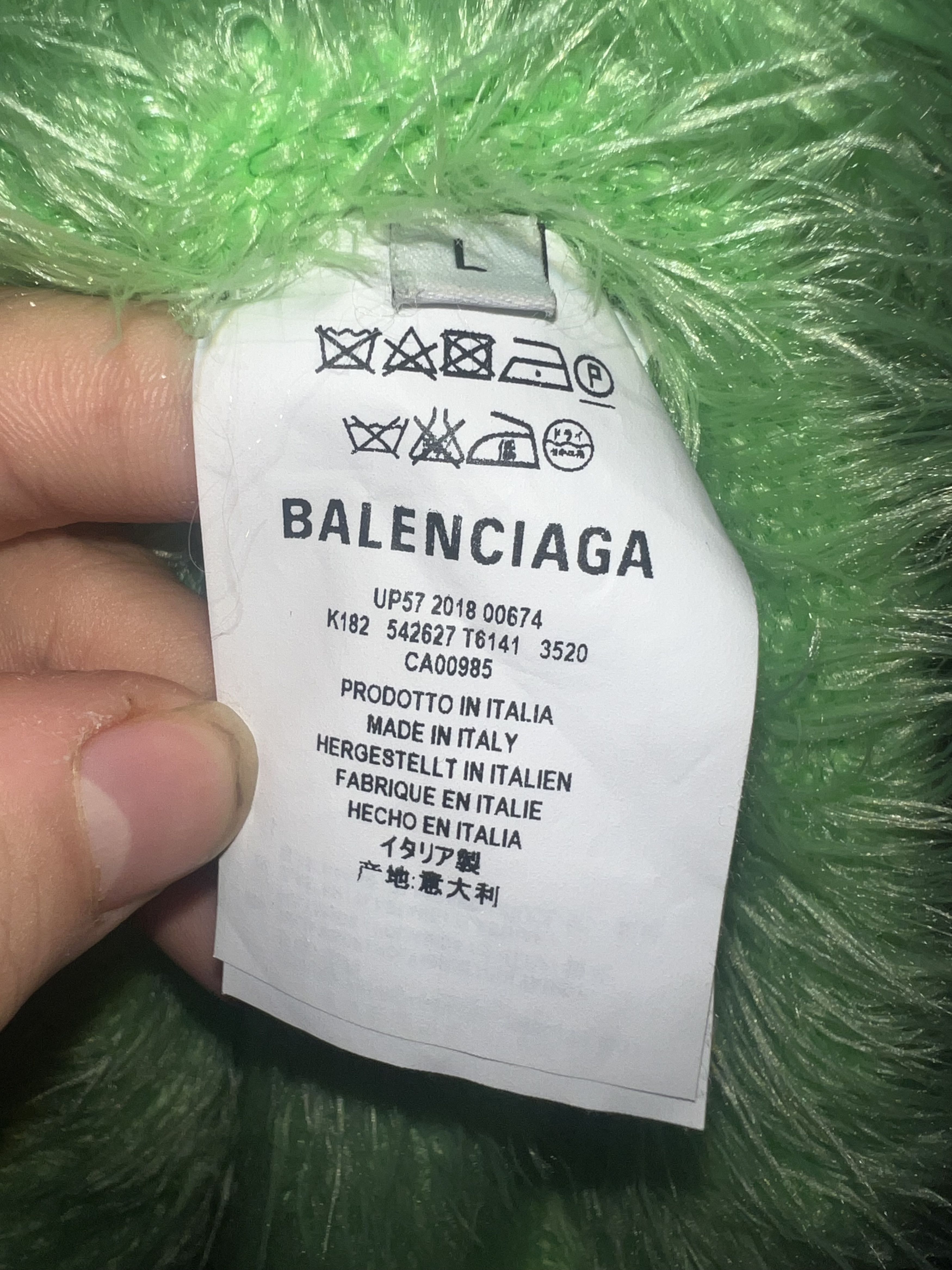 Balenciaga Balenciaga AW18 Faux Fur Sweater Size US L / EU 52-54 / 3 - 4 Thumbnail