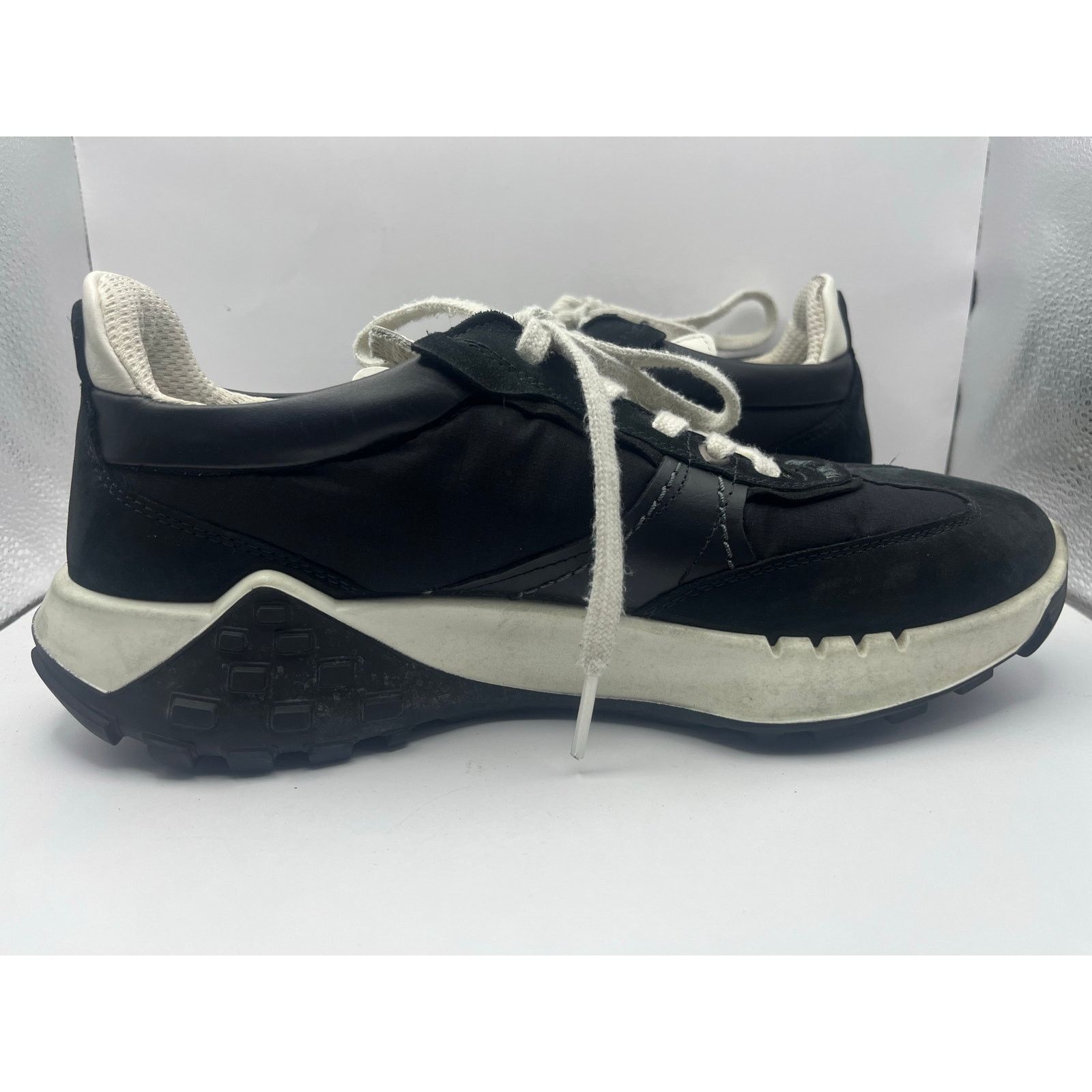 Ecco Ecco Retro Black White Sneakers Shoes Women’s Size 9 USED Size US 9 / IT 39 - 4 Thumbnail