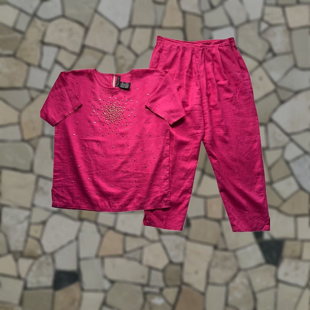 Vintage Diffusion Bright Pink Studded Lounge Set Women 8 Short Sleeve Elastic Waist Two-Piece Size 30" / US 8 / IT 44 - 1 Thumbnail