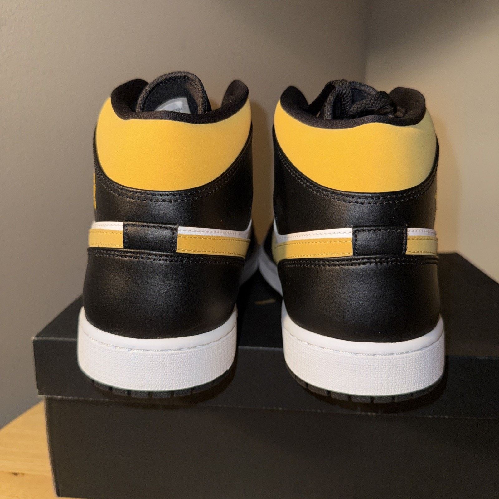 Jordan Brand Jordan Air Jordan 1 Mid Black White University Gol554724-177 Size US 14 / EU 47 - 6 Thumbnail