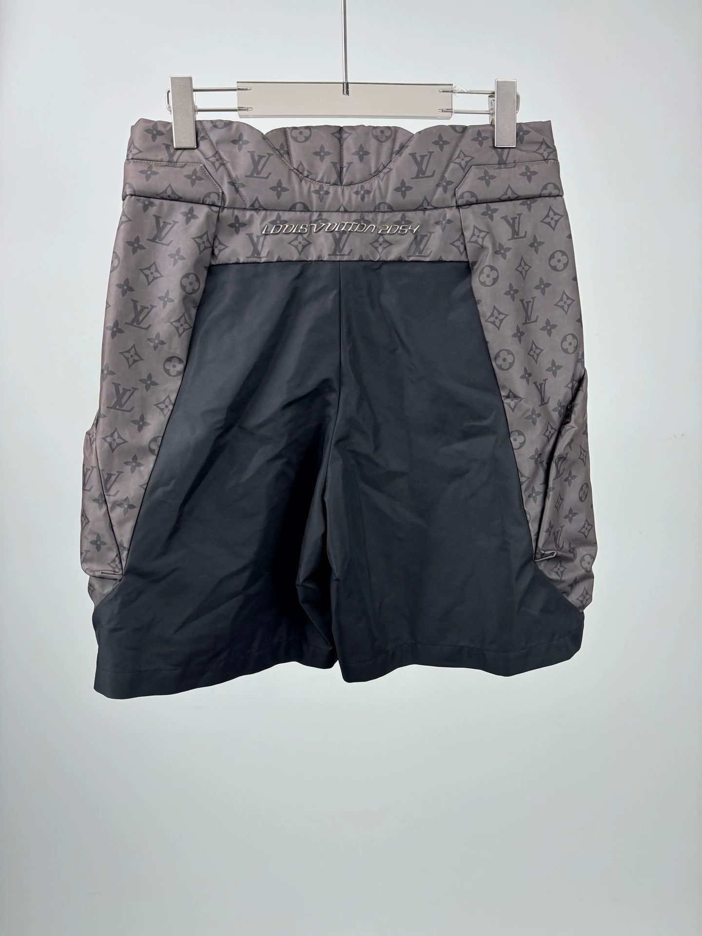 Louis Vuitton LOUIS VUITTON LV2054 Thermal Induction Monogram Logo Shorts Size 26" / US 2 / IT 38 - 2 Thumbnail