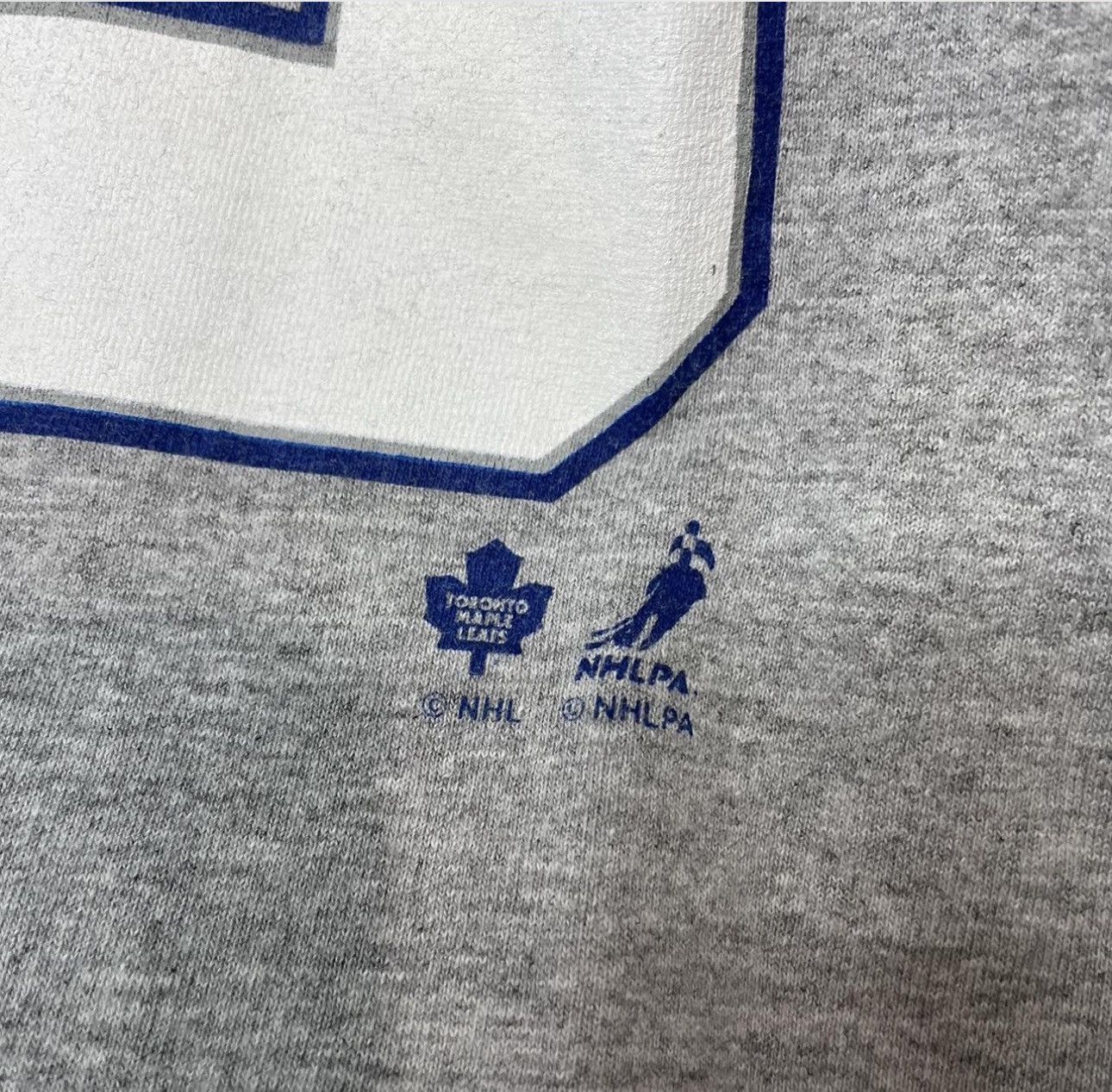 Vintage Vintage Y2K Ed Balfour Toronto Maple Leafs NHL T-shirt Size US L / EU 52-54 / 3 - 5 Thumbnail