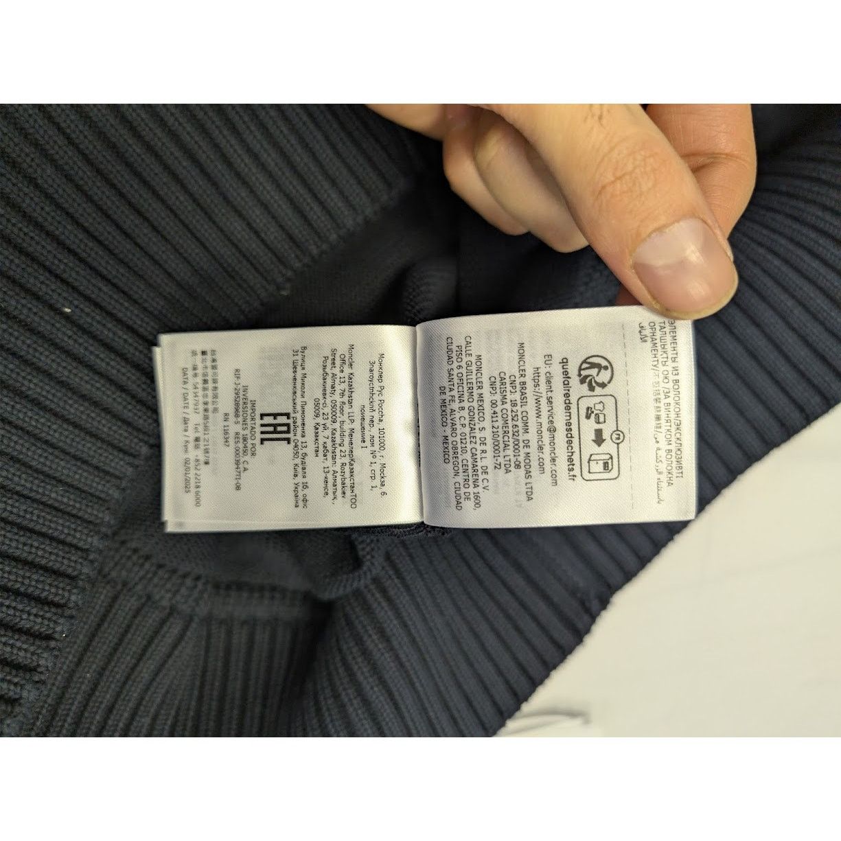 Moncler o1rshd1 Girocollo Tricot Sweater in Navy Size US XXL / EU 58 / 5 - 19 Thumbnail