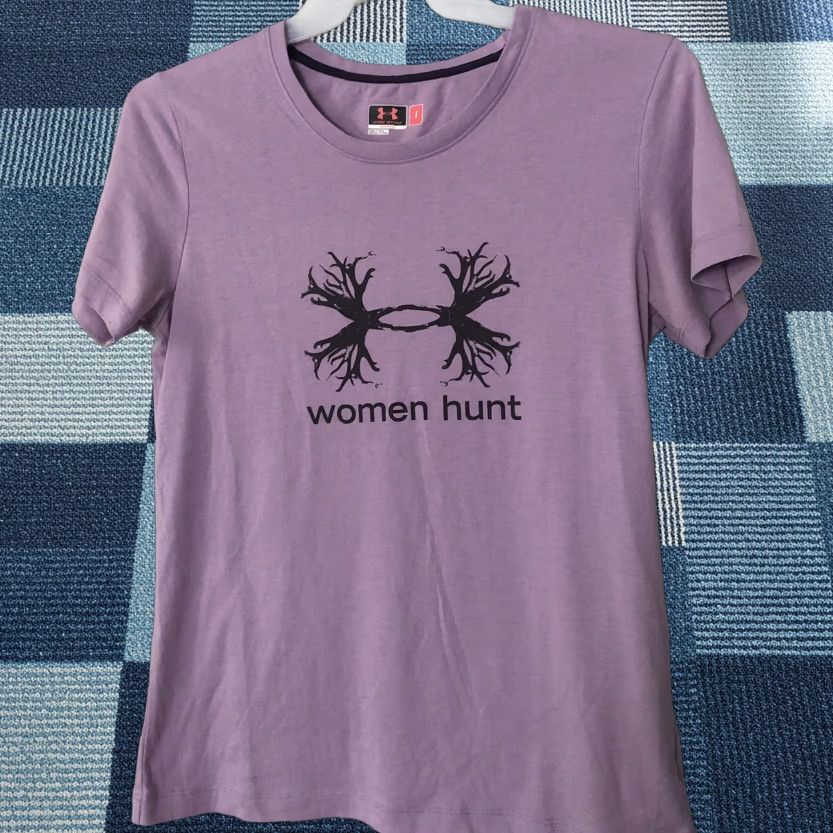 Under Armour Under Armour T-Shirt Women Purple Short Sleeve Crew Neck Casual Solid Graphic Antler Logo Modern American Hunt Breathable All Seasons Regular L Size L / US 10 / IT 46 - 1 Thumbnail