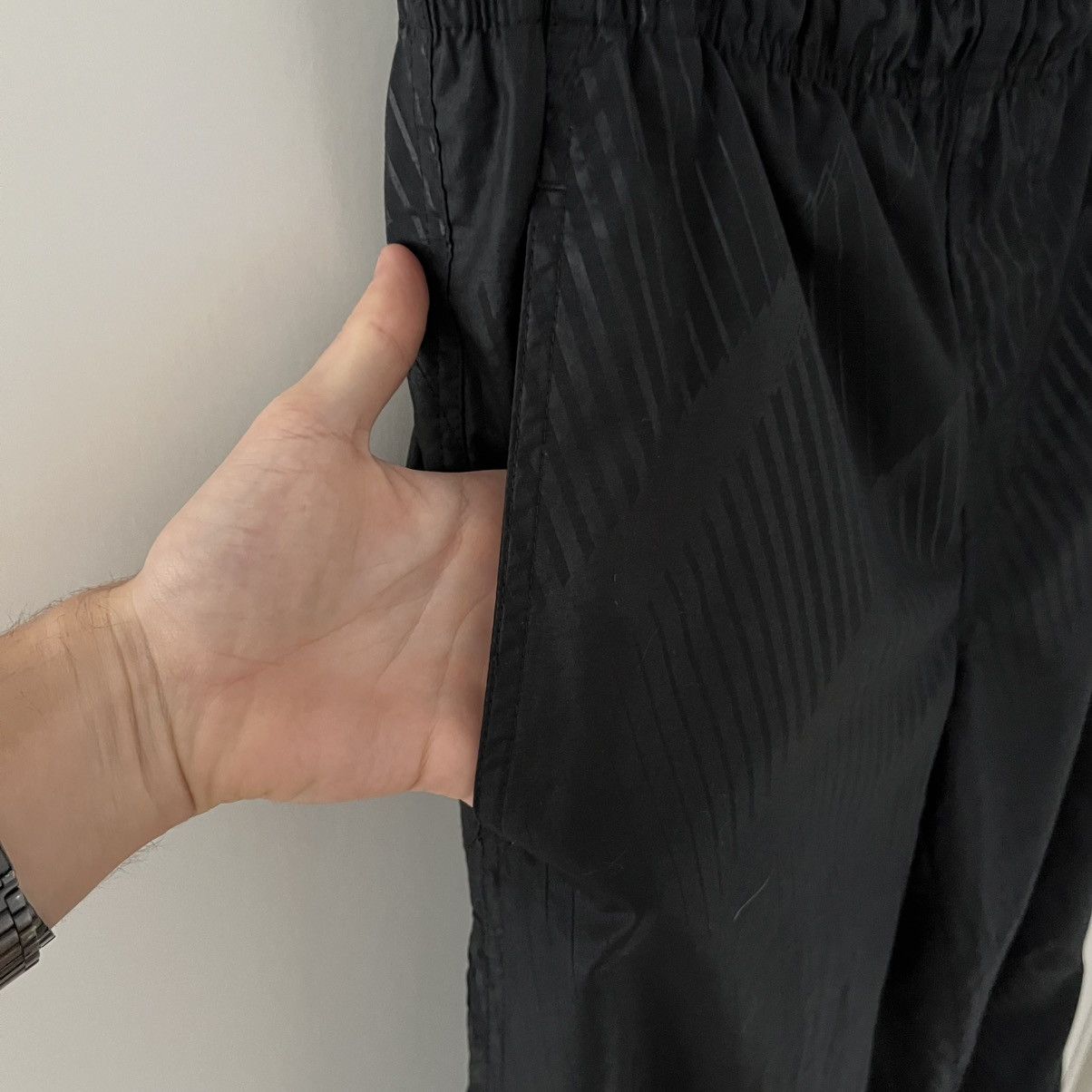 Nike Nike Swoosh Nylon Track Black Sweatpants Streetwear Baggy Size US 32 / EU 48 - 12 Thumbnail