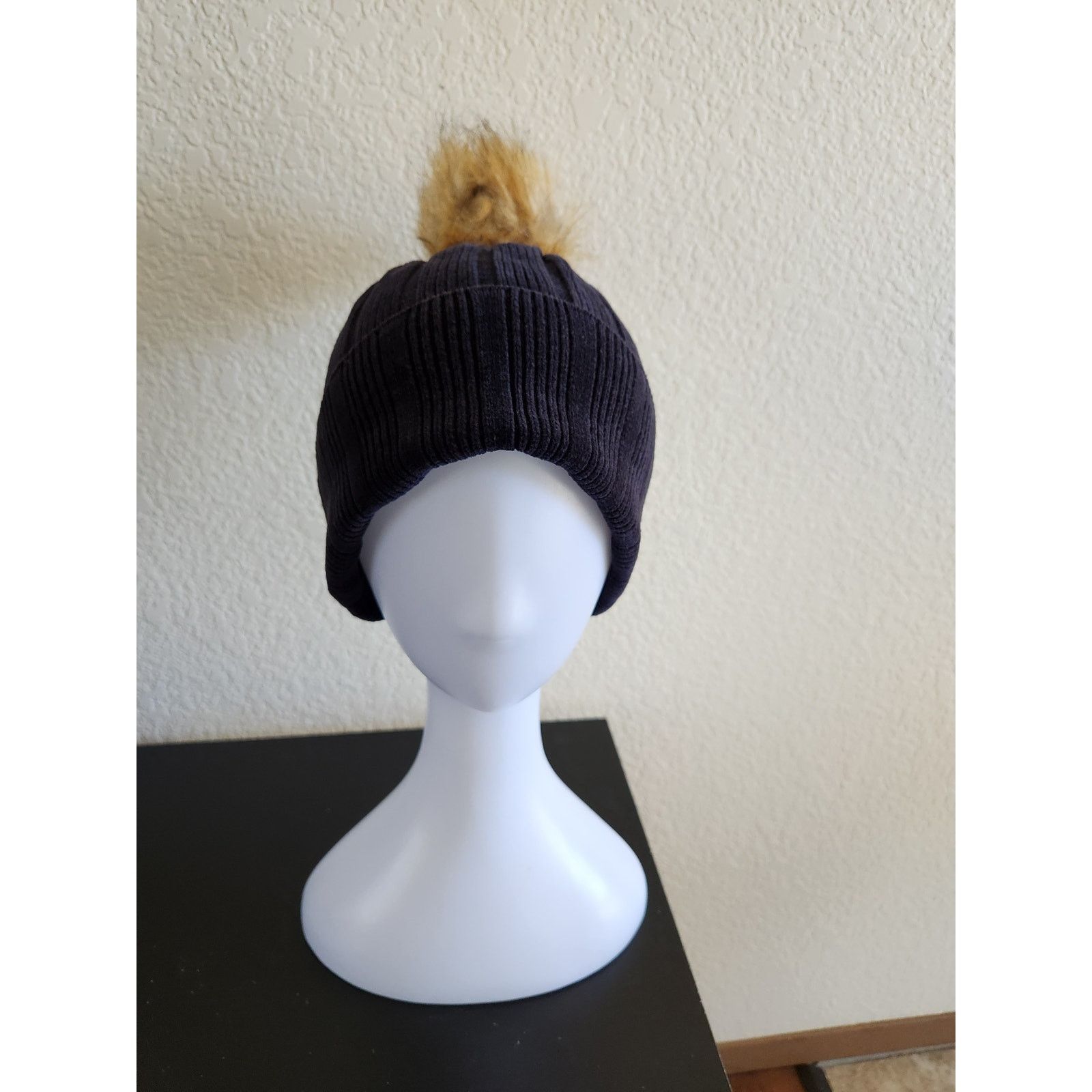 Lululemon Lululemon Women's Fuzzy Knot Beanie One Size Size ONE SIZE - 1 Thumbnail