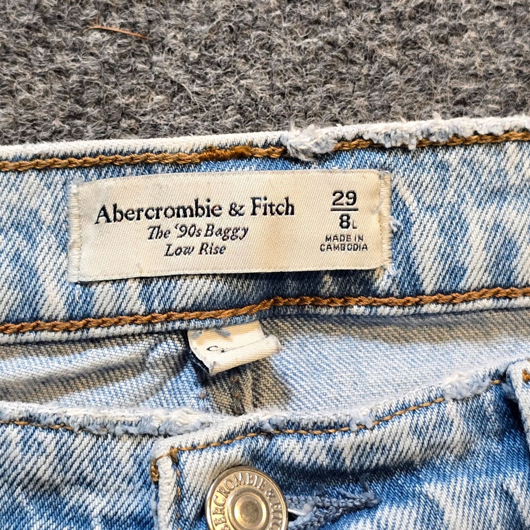 Abercrombie & Fitch Abercrombie & Fitch Jeans Womens 8 Long Blue 90s Baggy Low Rise Buttonfly Capsule Straight Jeans Womens 8 Tall Denim Distressed Size 30" / US 8 / IT 44 - 4 Thumbnail