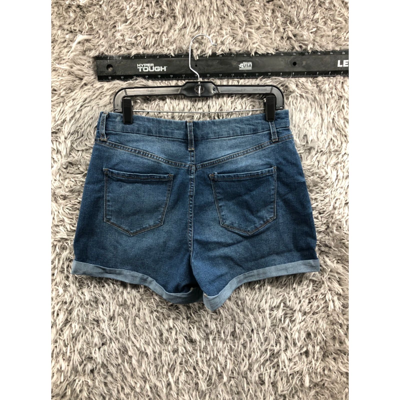 Vintage No Boundaries Mom Shorts Juniors Size 13 Medium Wash Blue Denim 5-Pocket Design Rise Mid Casual Womens Regular Fit Lightweight Summer Spring Fall쇀 Size 34" / US 12 / IT 48 - 4 Thumbnail