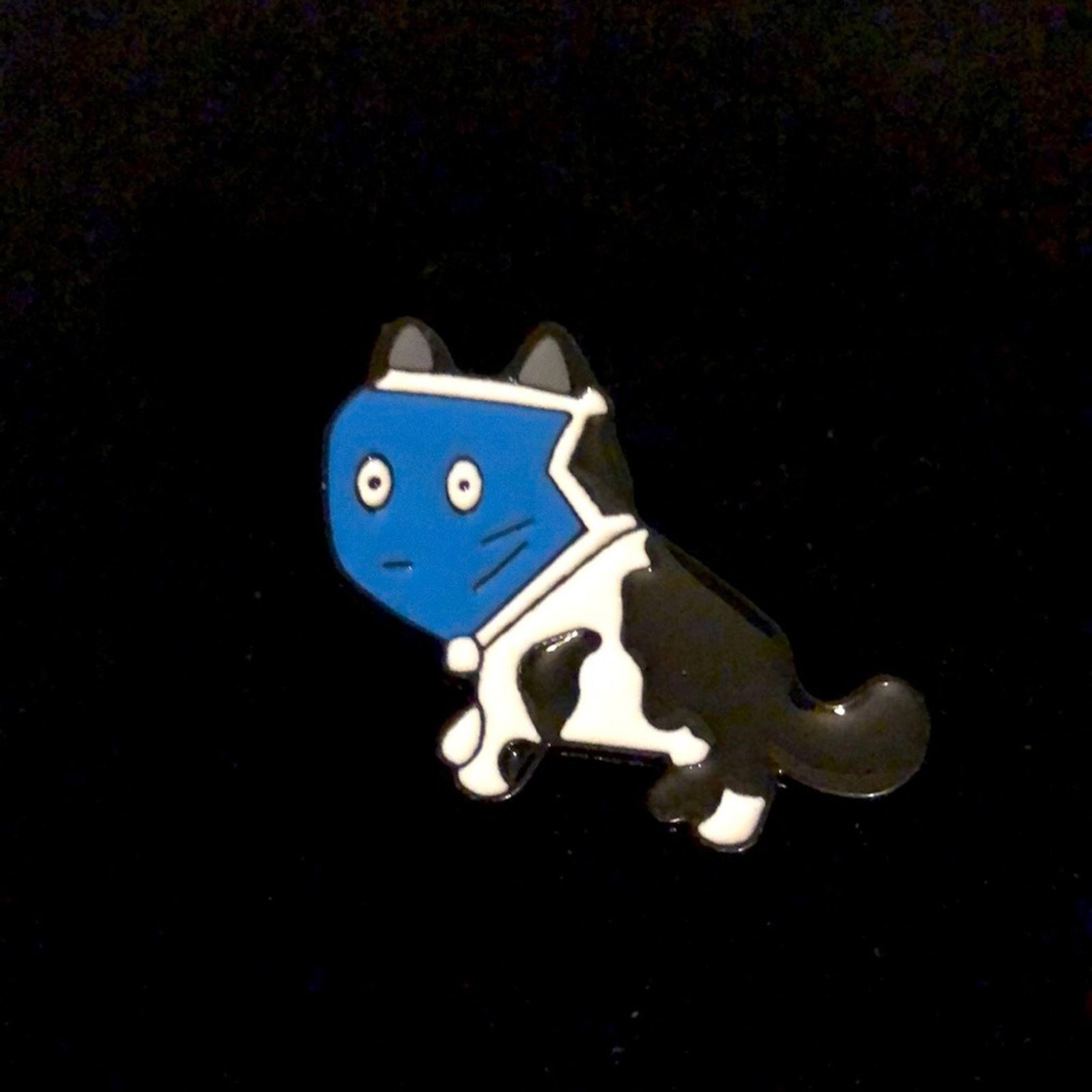 Other Cat with Mask Pin Brooch Size ONE SIZE - 1 Thumbnail