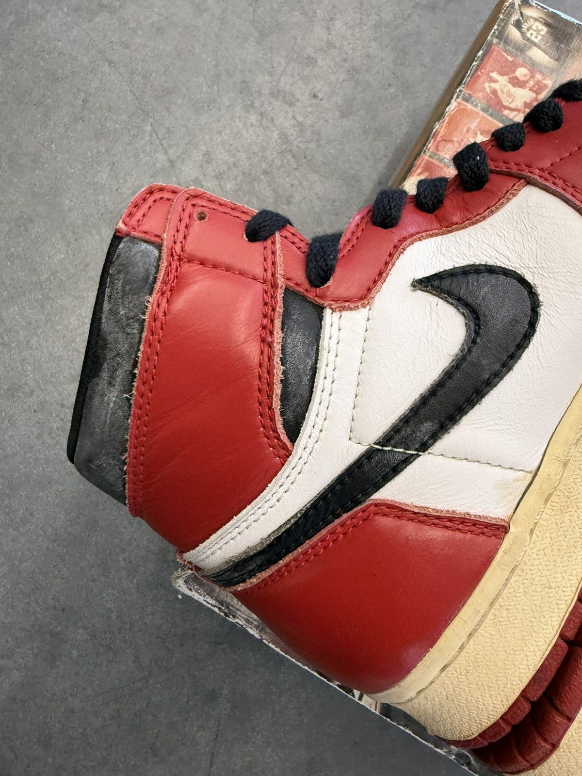 Jordan Brand 1994 Air Jordan 1 Chicago High Size 7.5 (Replacement Box) Size US 7.5 / EU 40-41 - 6 Thumbnail