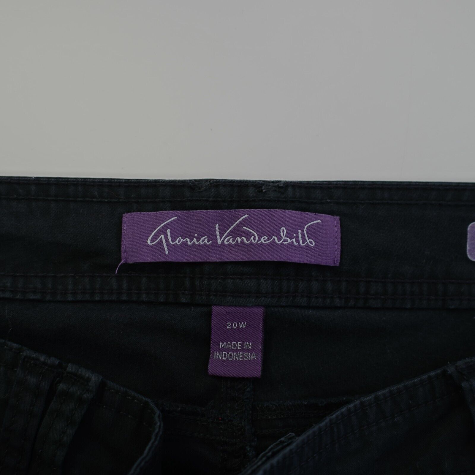 Gloria Vanderbilt Gloria Vanderbilt Black Capri Pants 20W Floral Embrodiery Hi Size 42" / US 20 - 9 Thumbnail