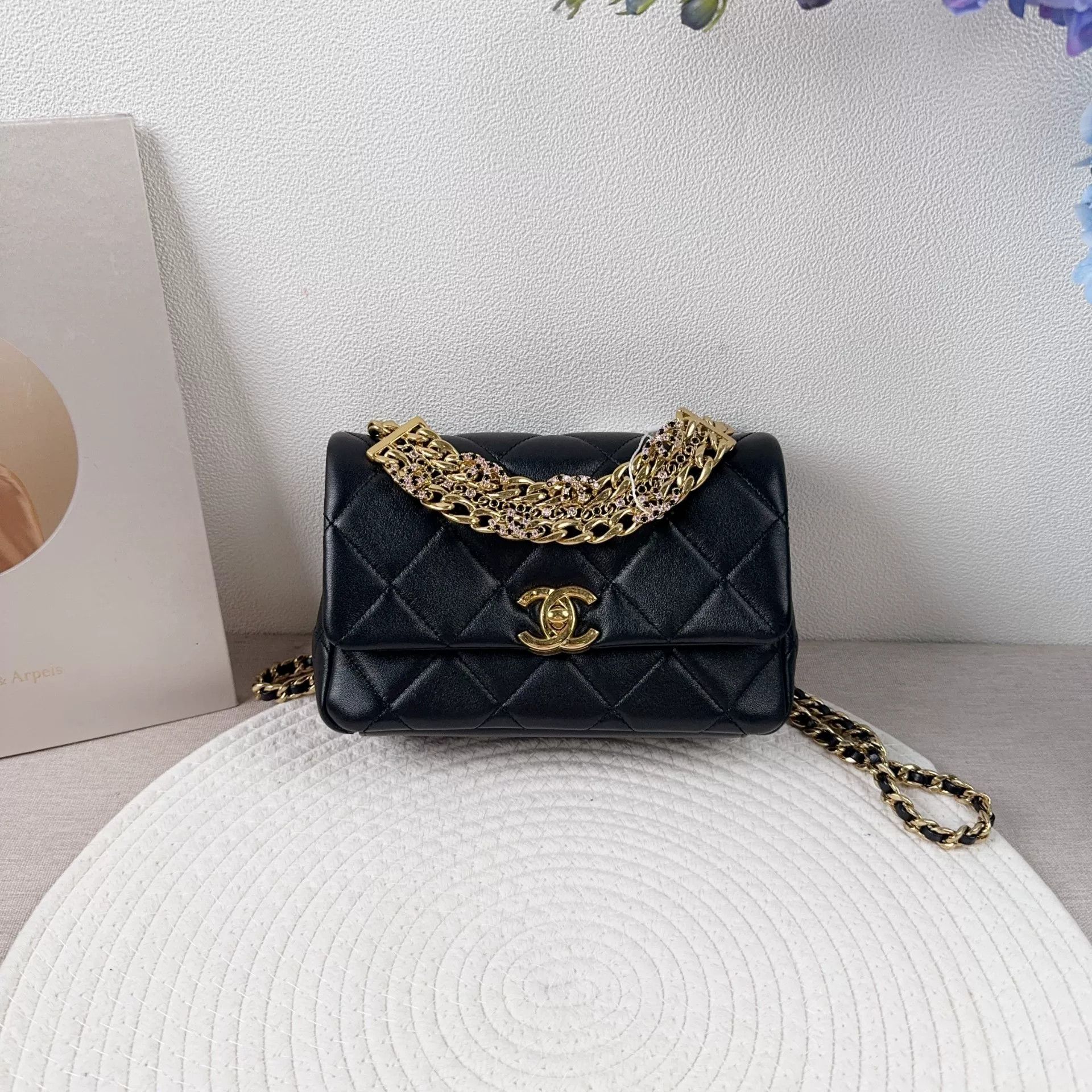 Chanel Pre-loved Bag Very good condition Size ONE SIZE - 1 Thumbnail