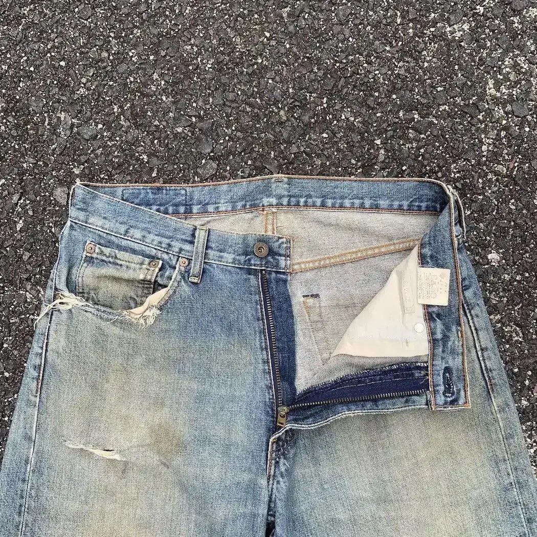 Levi's 1990’s Vtg Levi’s Jeans 32x32 SunFaded DistressedDenim Pants Size US 32 / EU 48 - 9 Thumbnail