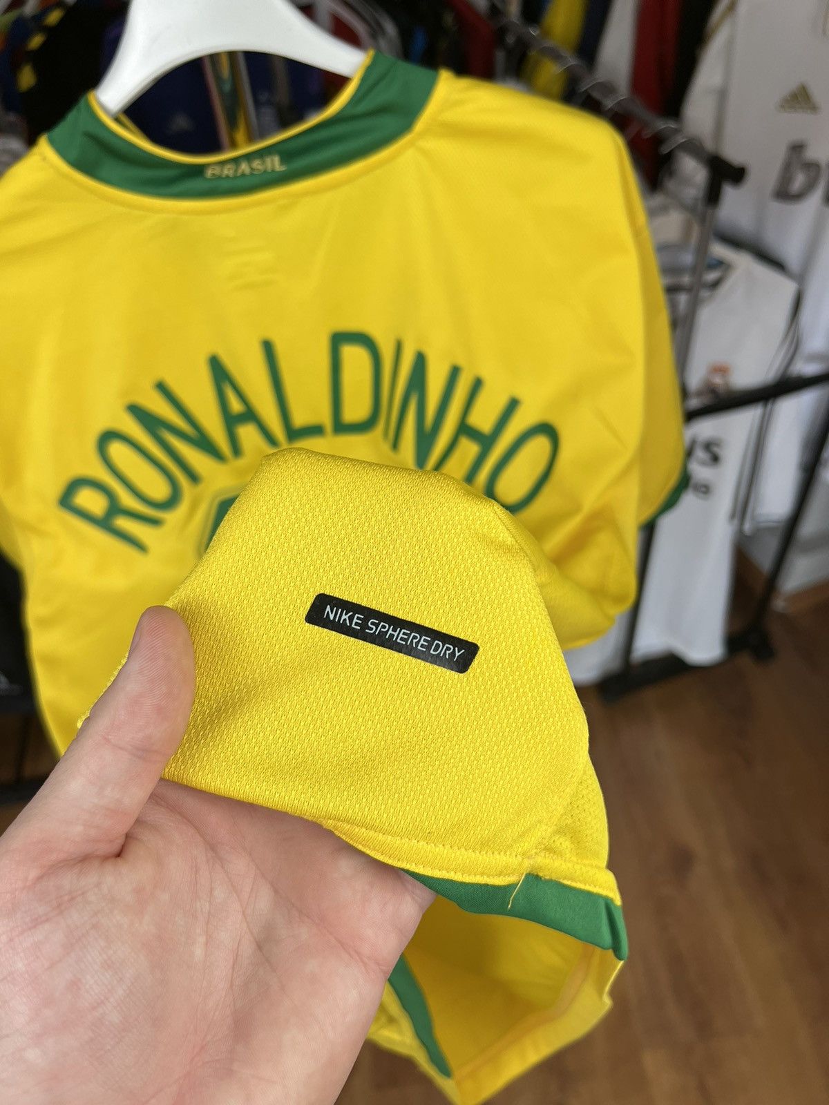 Nike Jersey Nike Brazil 2006/07 Ronaldinho #10 Size US M / EU 48-50 / 2 - 7 Thumbnail
