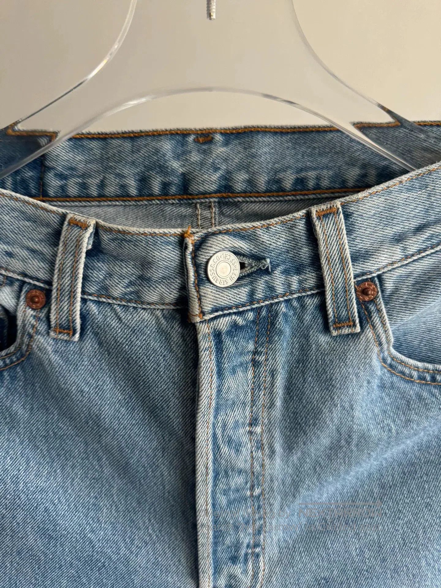 VINNY's Vintage Levi's 501 Jeans in Light Wash. Size US 32 / EU 48 - 3 Thumbnail