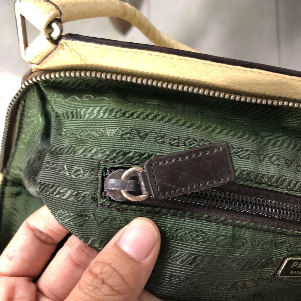 Prada 🔥VINTAGE HAND BAG PIG SKINS LEATHER PRADA MADE IN ITALY Size ONE SIZE - 15 Thumbnail