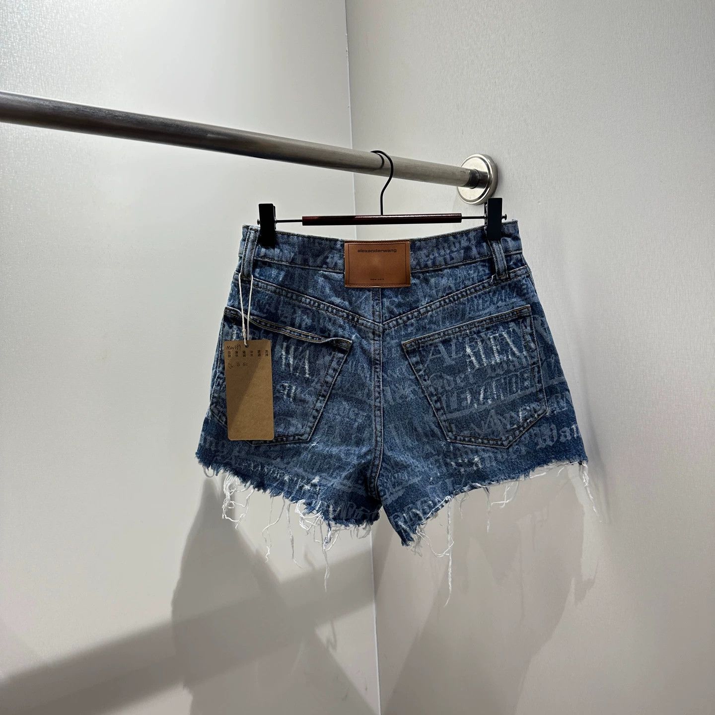 Alexander Wang Alexander Wang May399 All-Over Slogan Cotton Shorts 25 Size 25" / US 0 / IT 36 - 2 Thumbnail