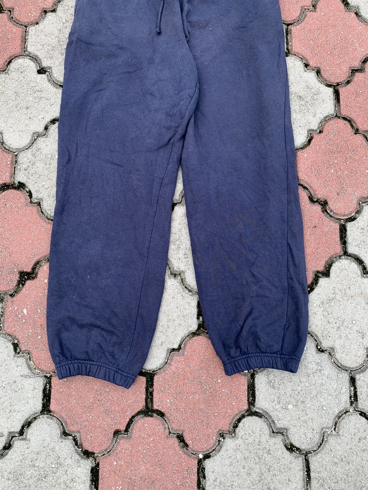 Champion Steals! Champion Small Logo Joggers Sweatpants Size US 33 - 4 Thumbnail