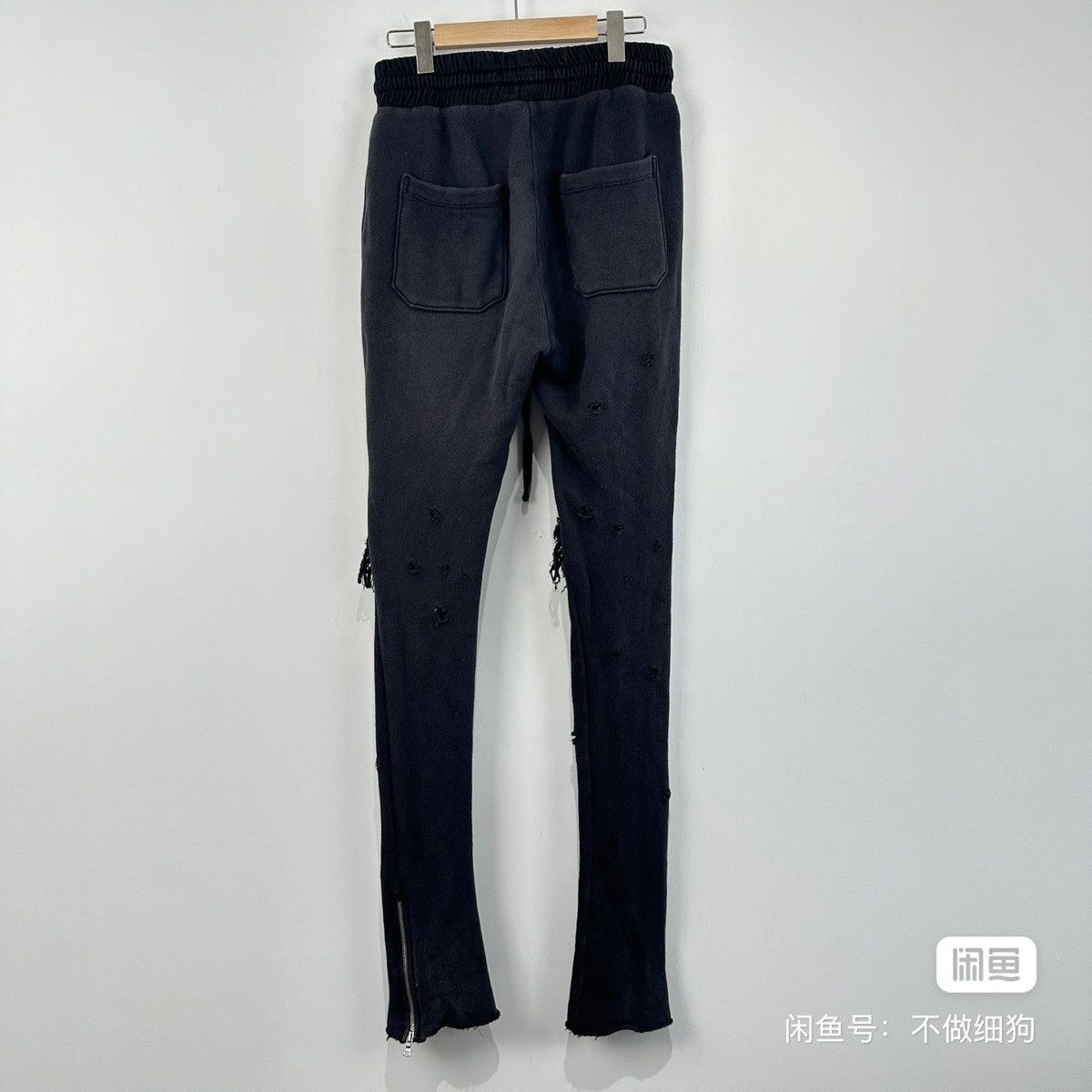 Amiri Amiri Size SKnee-pitched leather-damaged sweatpants 2501-Ne Size US 30 / EU 46 - 2 Thumbnail