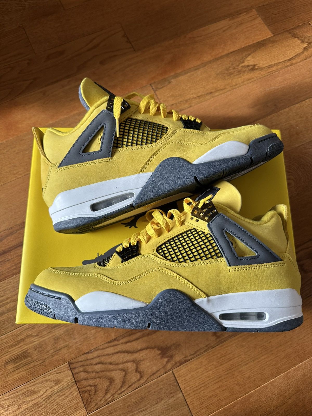 Air Jordan 4 Lightning