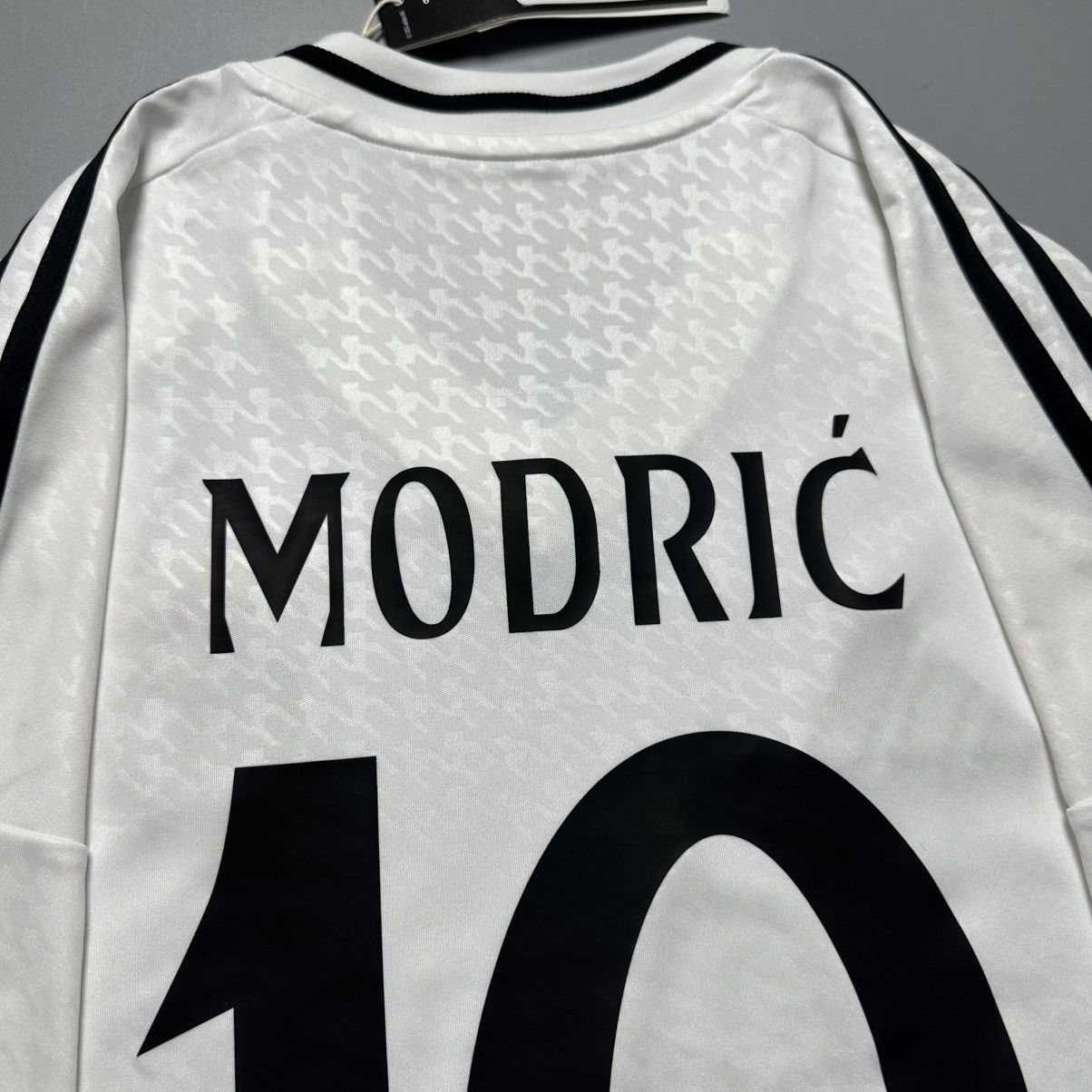 Adidas REAL MADRID ADIDAS 2024/2025 FOOTBALL HOME JERSEY #10 MODRIC Size US M / EU 48-50 / 2 - 9 Thumbnail